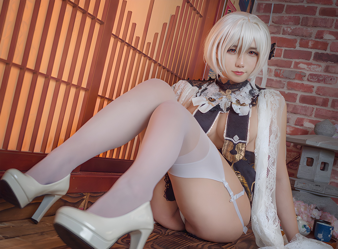 天然呆萌麻花酱：甜美笑容与完美身材的完美结合