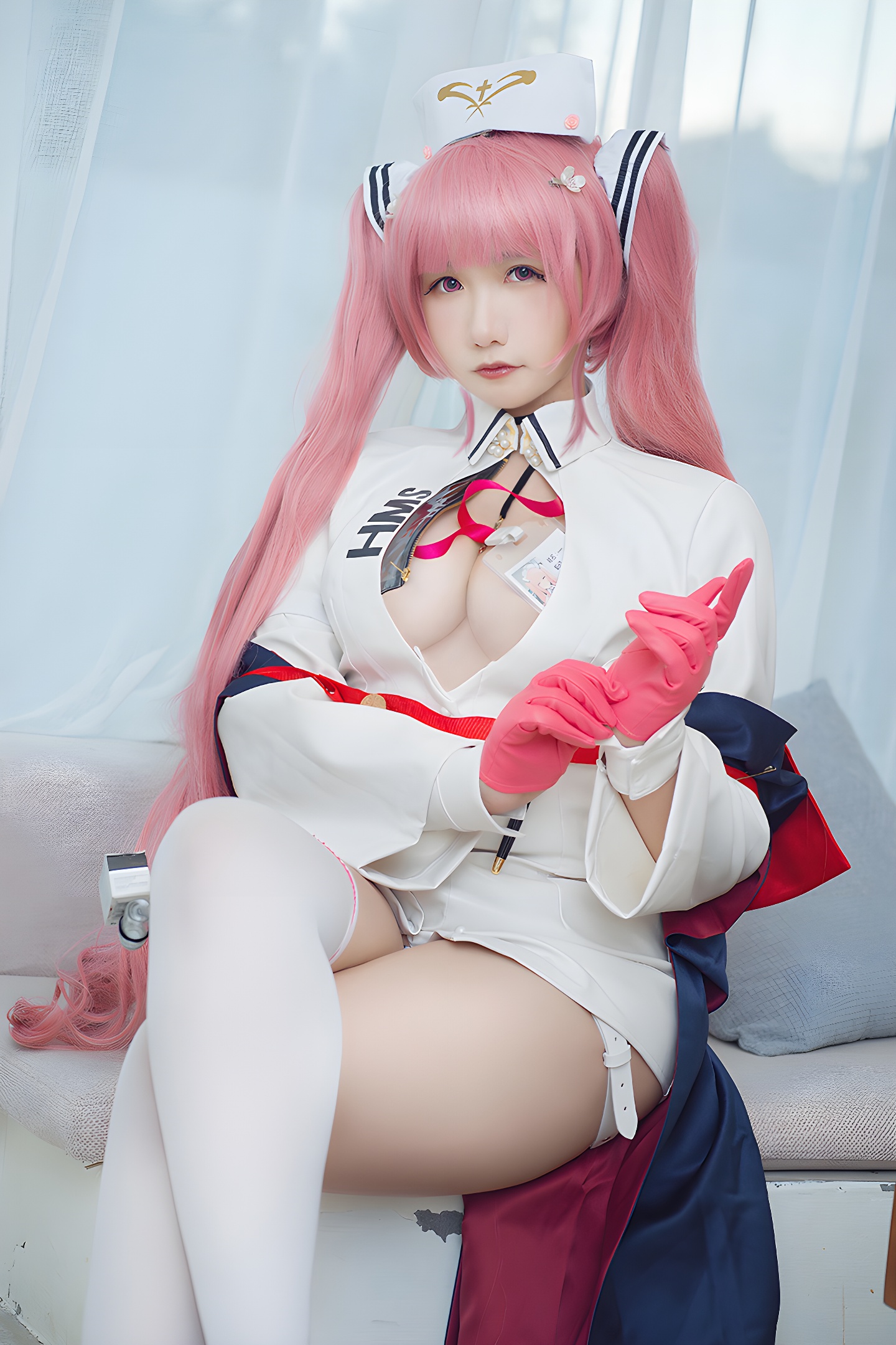 天然呆萌麻花酱：甜美笑容与完美身材的完美结合