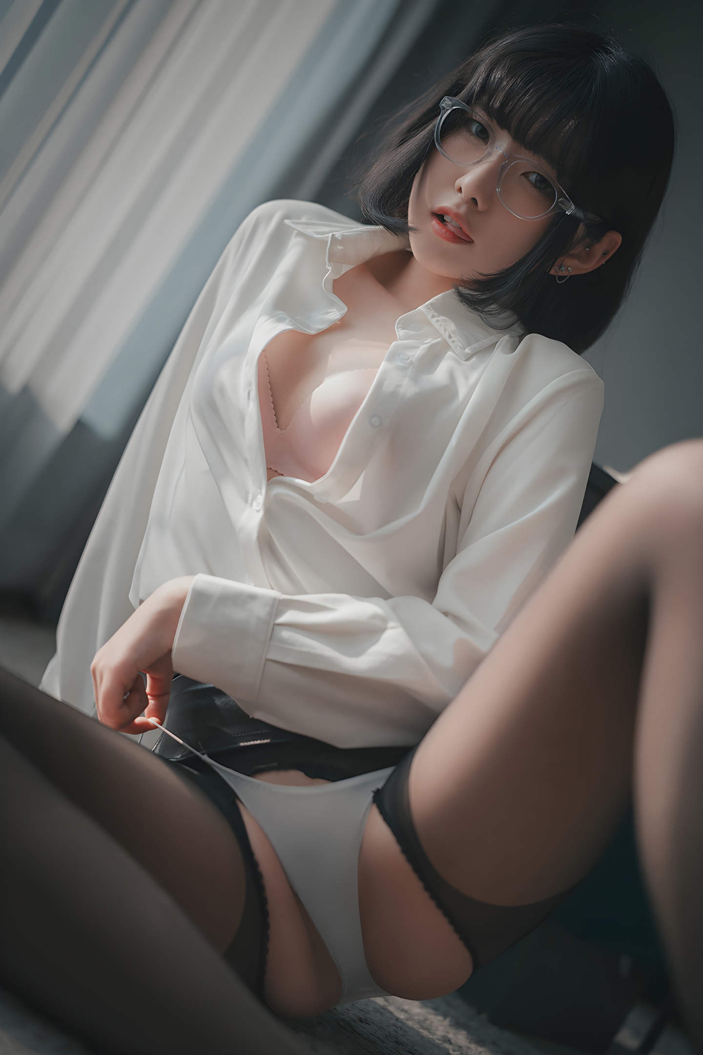 Sonson黑丝翘臀时尚写真集：惊艳瞬间