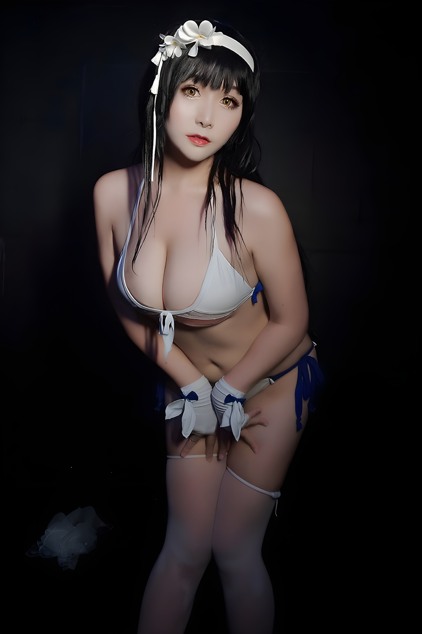 少女湿身诱惑：三刀刀三点式内衣的性感魅力