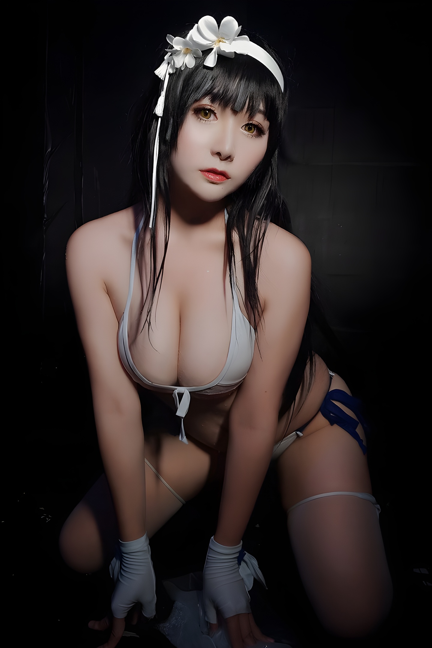 少女湿身诱惑：三刀刀三点式内衣的性感魅力