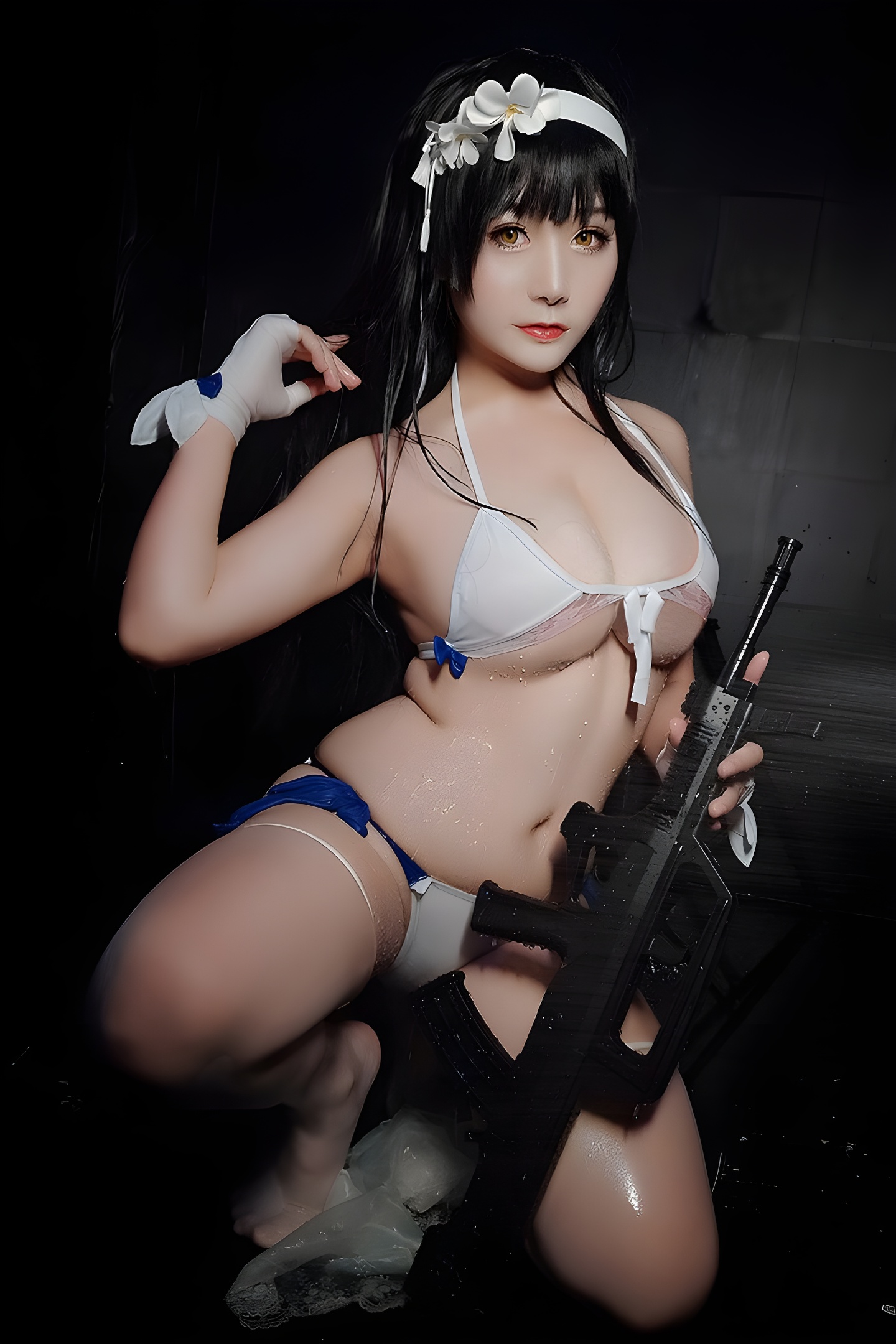 少女湿身诱惑：三刀刀三点式内衣的性感魅力