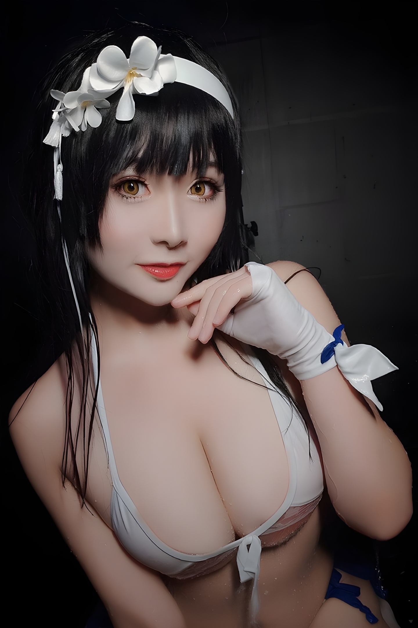 少女湿身诱惑：三刀刀三点式内衣的性感魅力