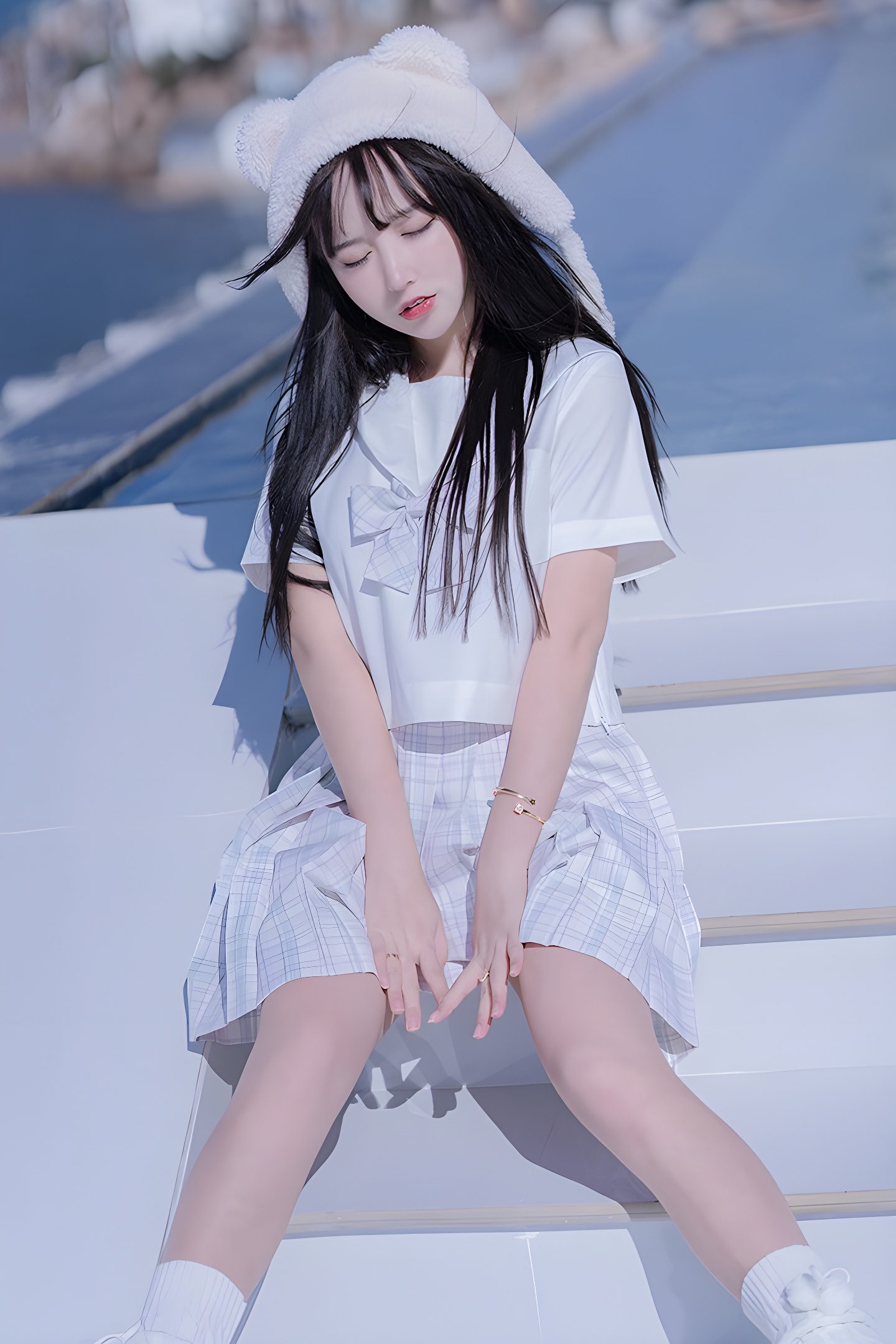 米线线JK制服美腿写真：捕捉思春期少女的迷人瞬间