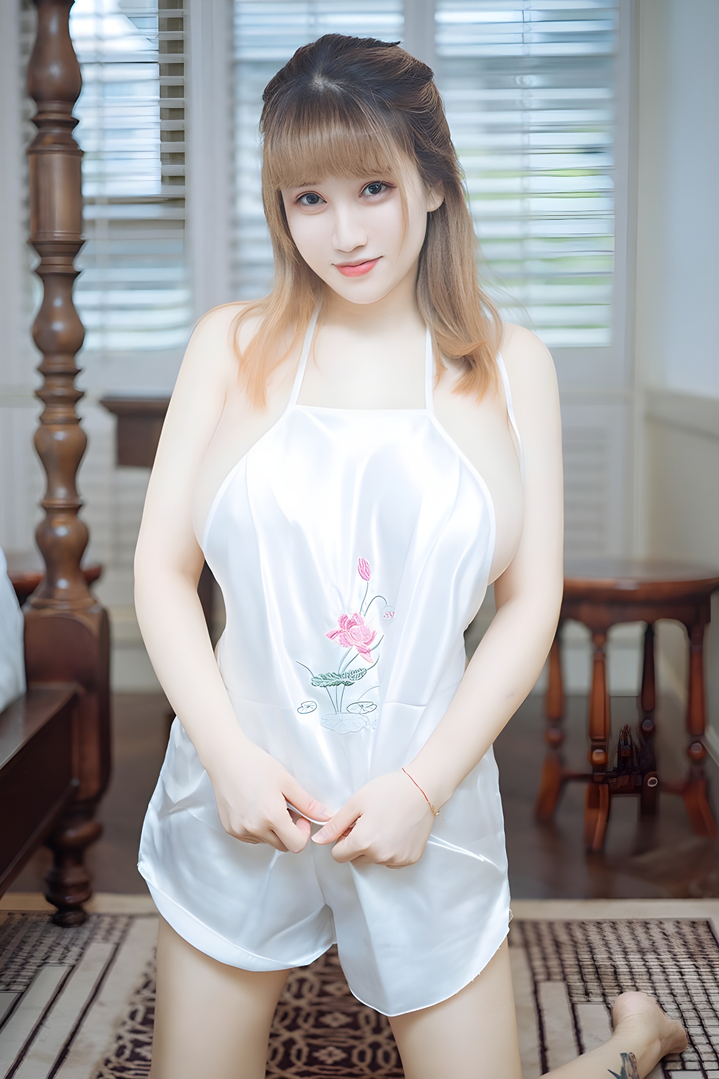 人形奶牛周大萌白皙美乳侧漏写真集