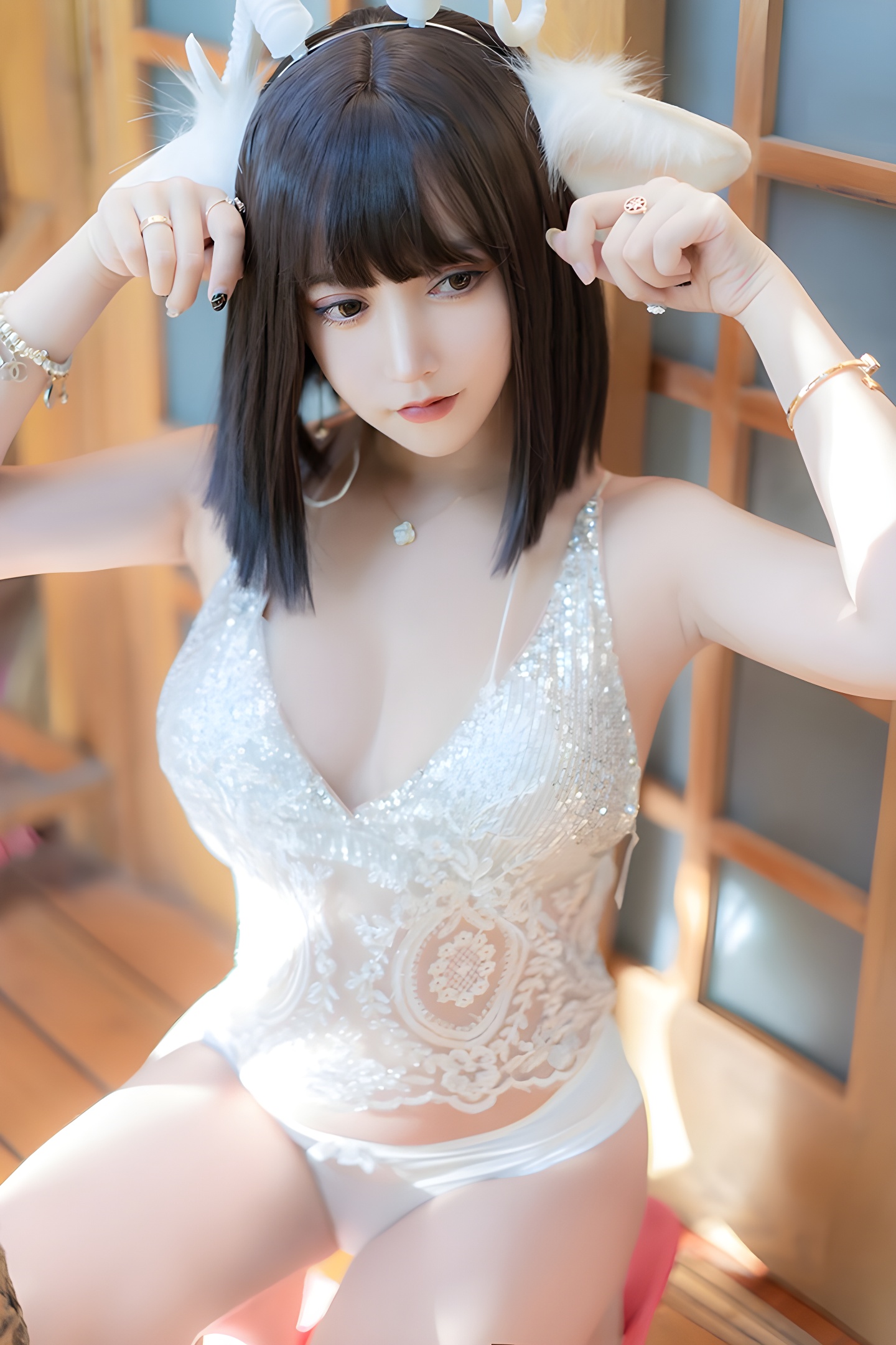 性感小羊米线线闪亮内衣秀：美乳与时尚的完美结合