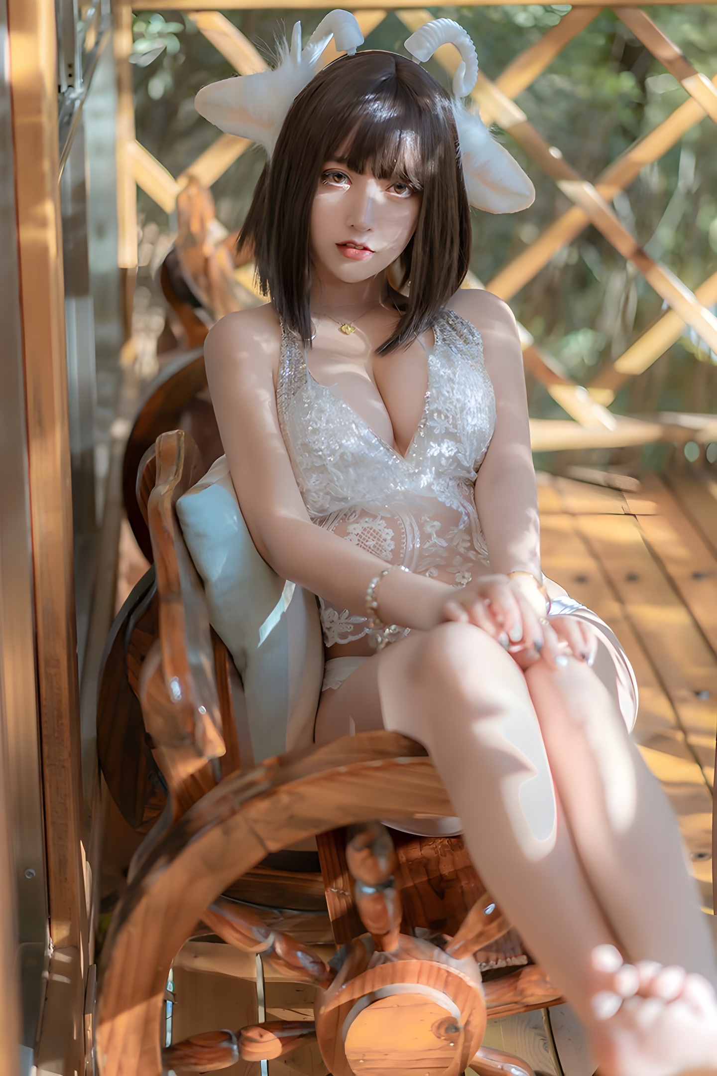 性感小羊米线线闪亮内衣秀：美乳与时尚的完美结合