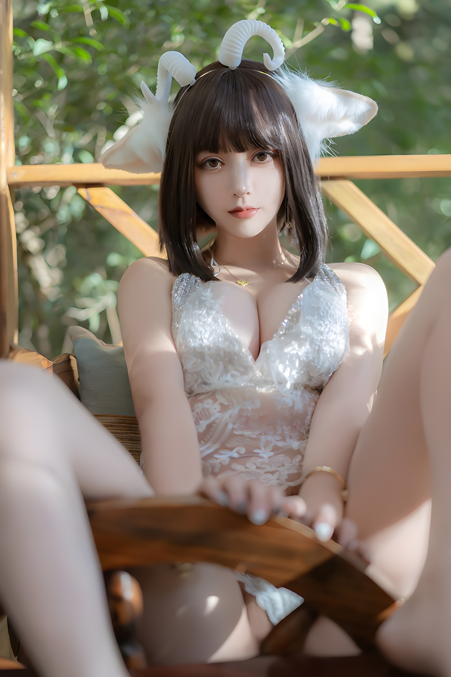 闪亮内衣大秀：性感小羊米线线展现极致女性魅力