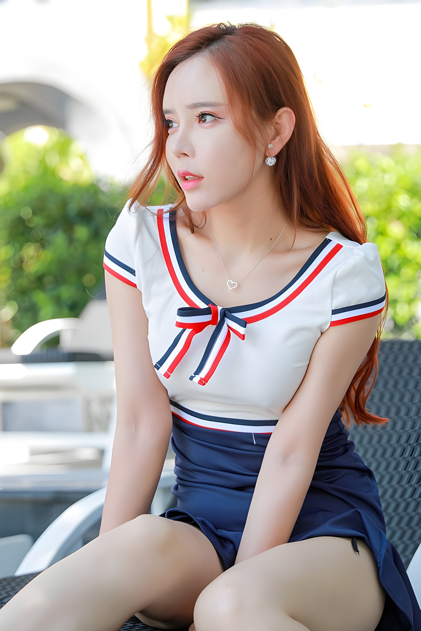 全民女神艾小青黑丝半裸造型，性感与优雅的完美结合