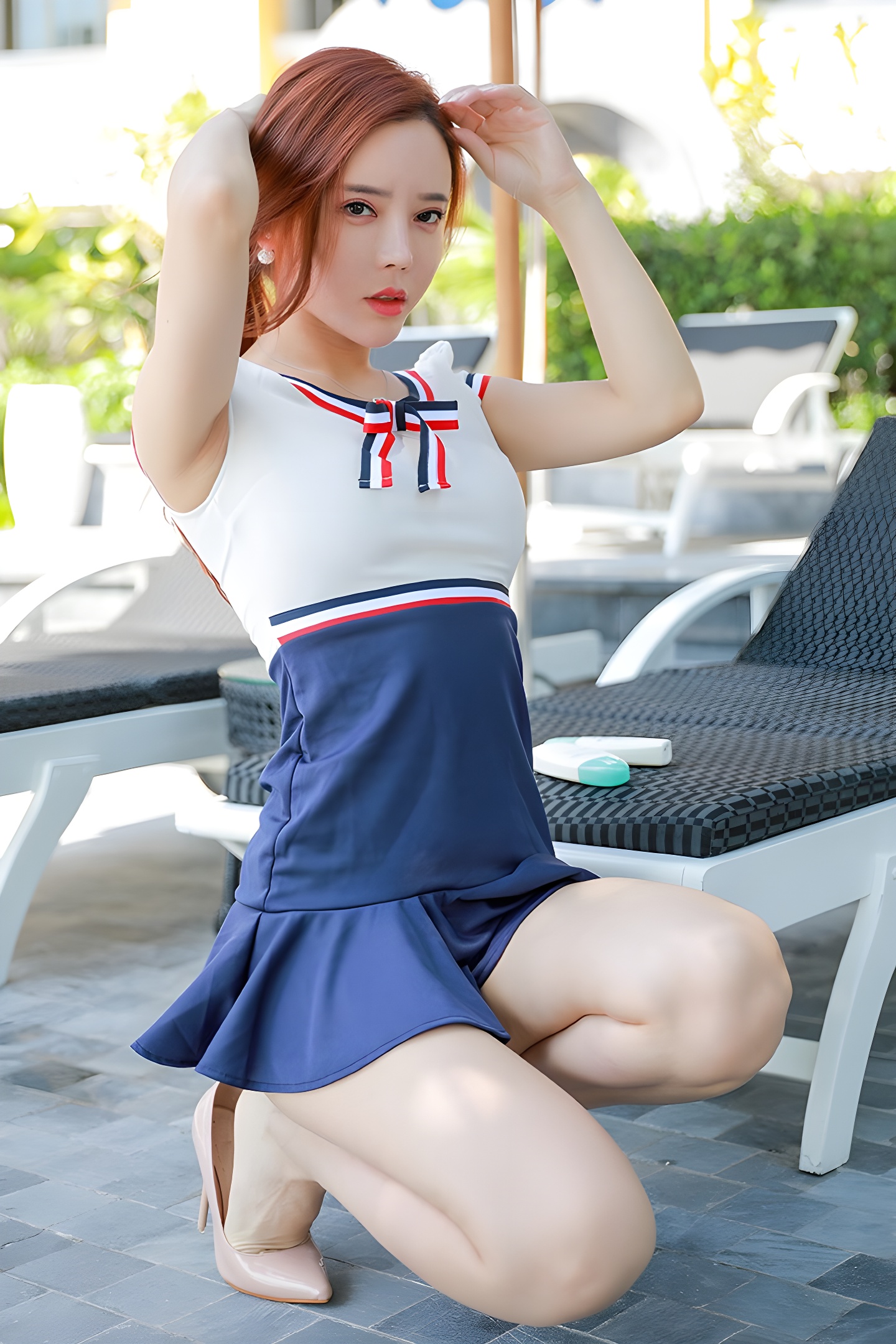 全民女神艾小青黑丝半裸造型，性感与优雅的完美结合