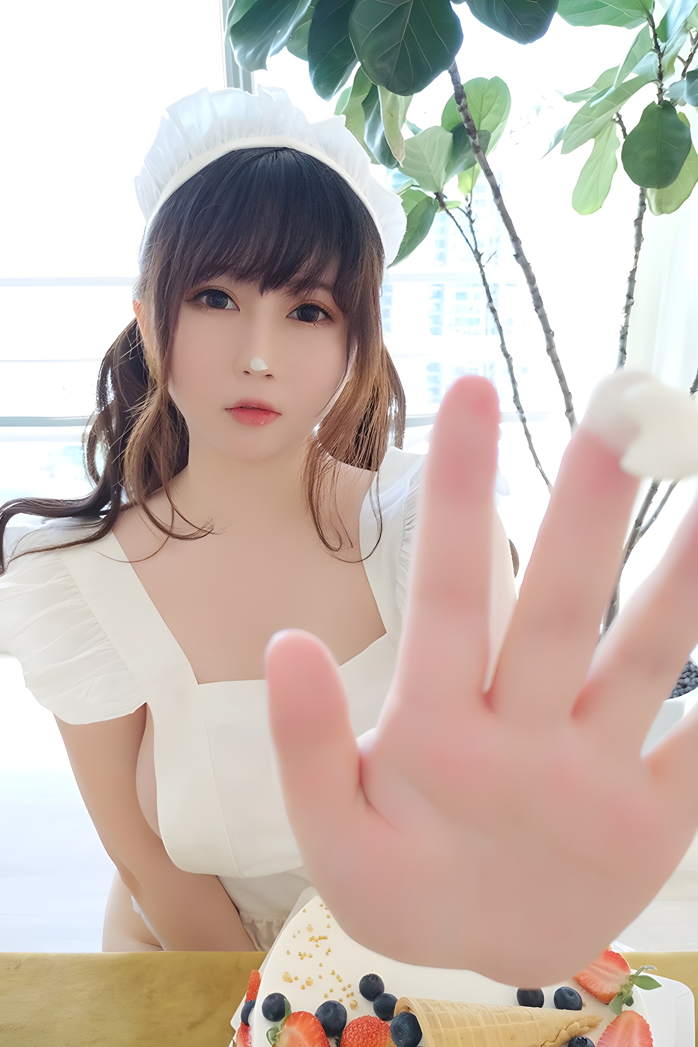 少女厨娘依酱完美巨乳侧漏瞬间，展现自然美感