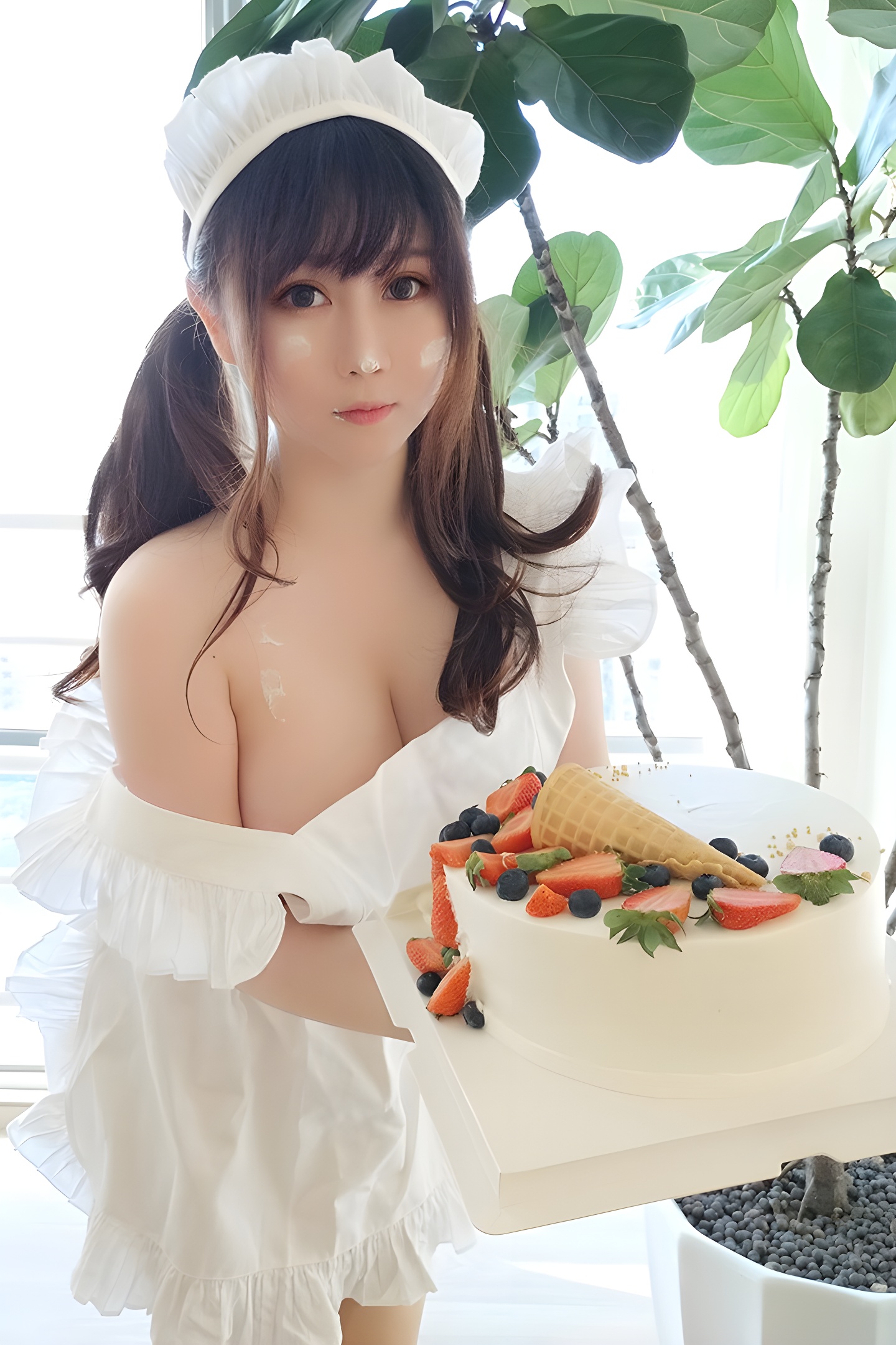 少女厨娘依酱完美巨乳侧漏瞬间，展现自然美感