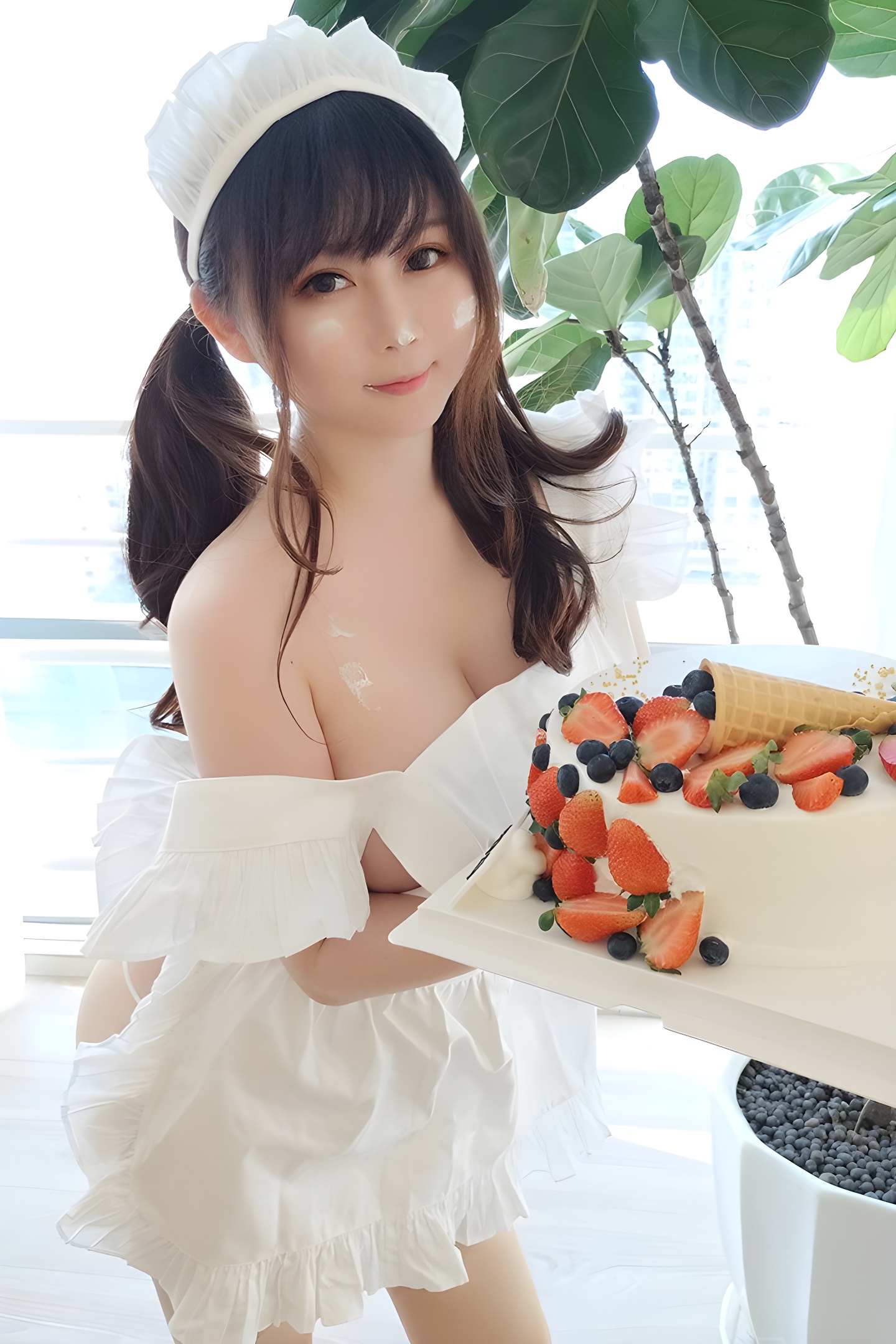 少女厨娘依酱完美巨乳侧漏瞬间，展现自然美感