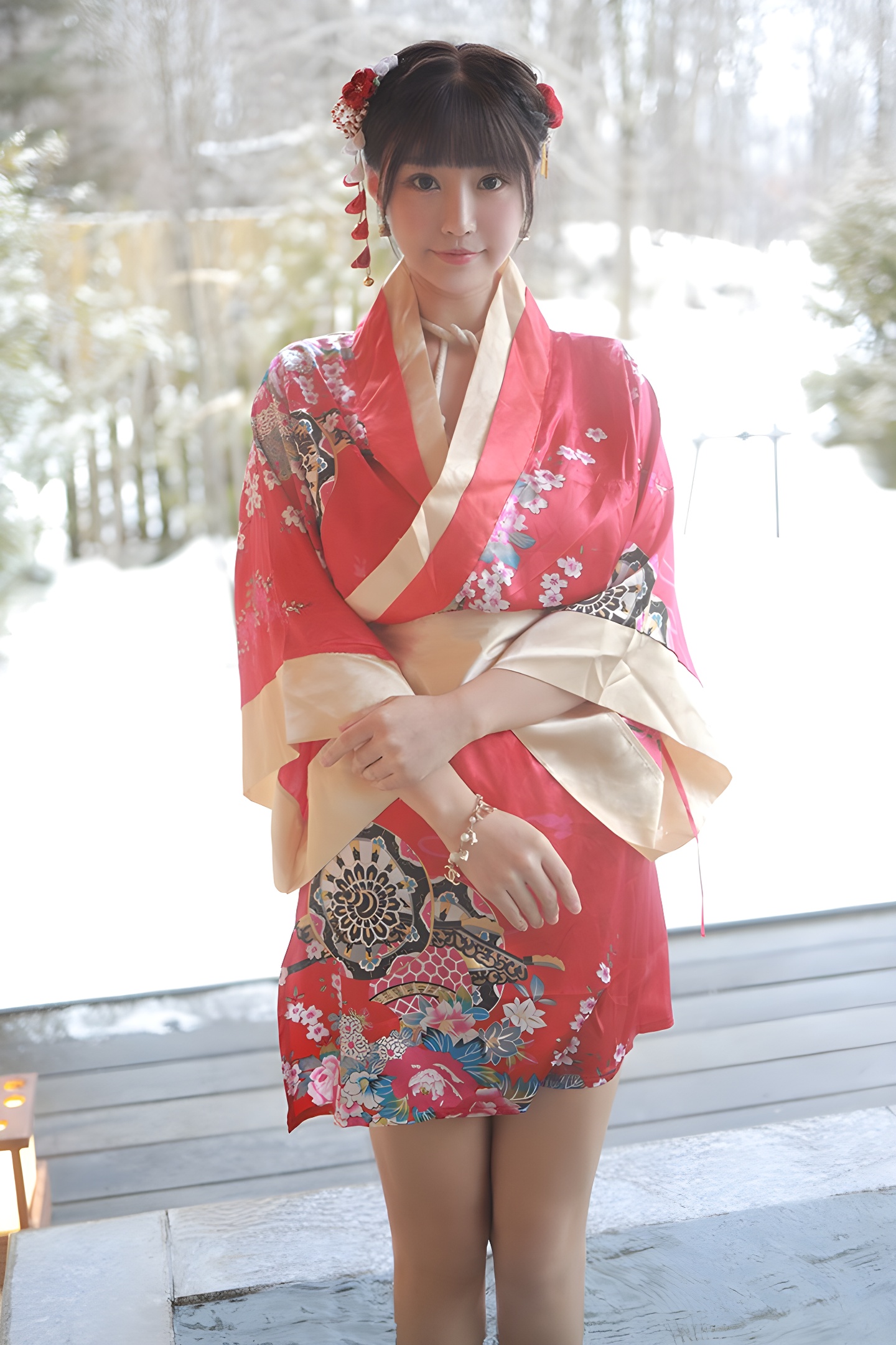 朱可儿露天浴池性感写真：裸身入镜展现自然之美