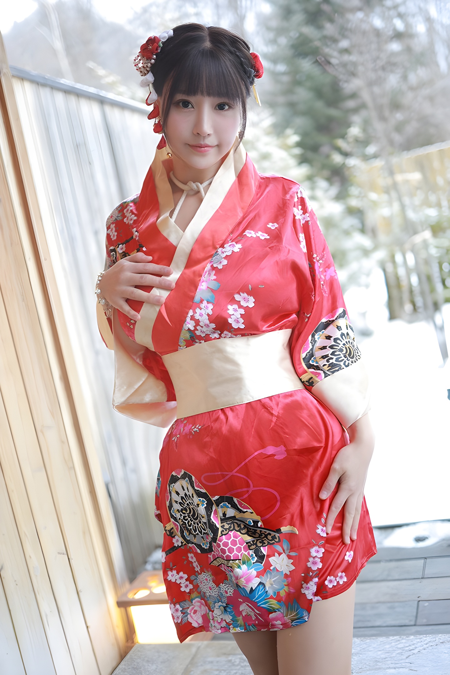 朱可儿露天浴池性感写真：裸身入镜展现自然之美