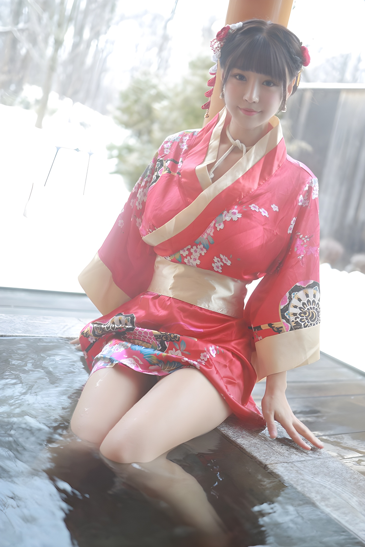 朱可儿露天浴池性感写真：裸身入镜展现自然之美