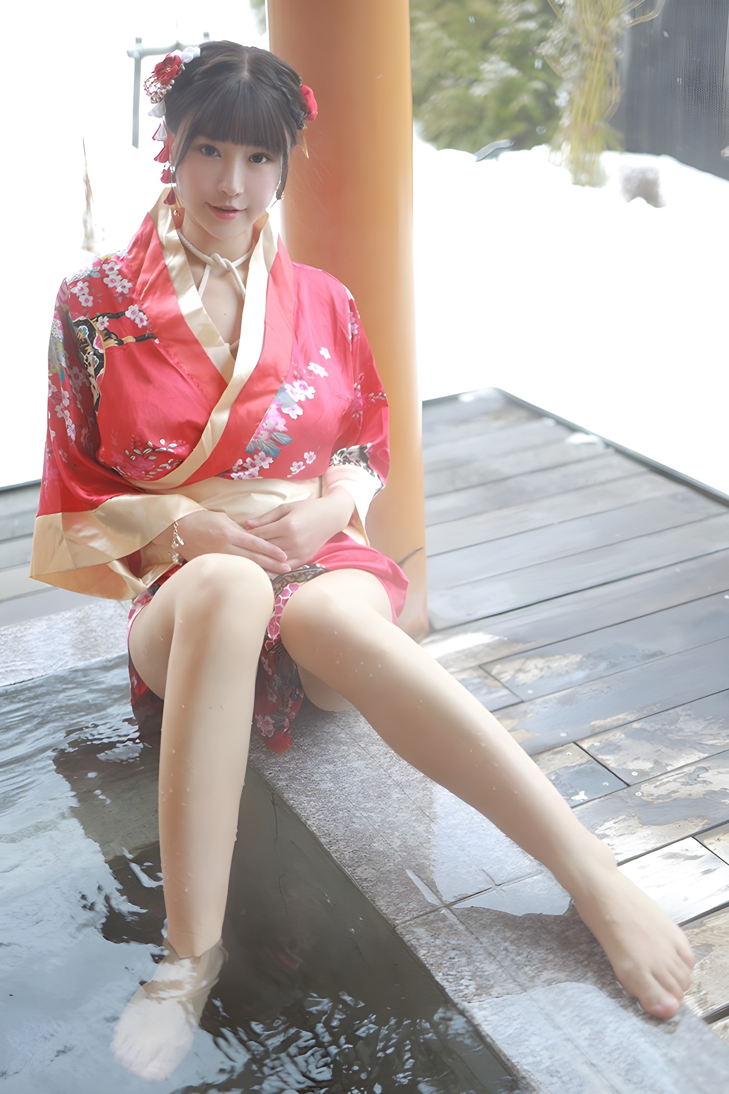 朱可儿露天浴池性感写真：裸身入镜展现自然之美