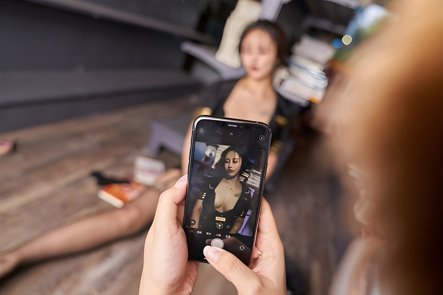 林子欣制服黑丝美腿写真，尽显职场女神魅力