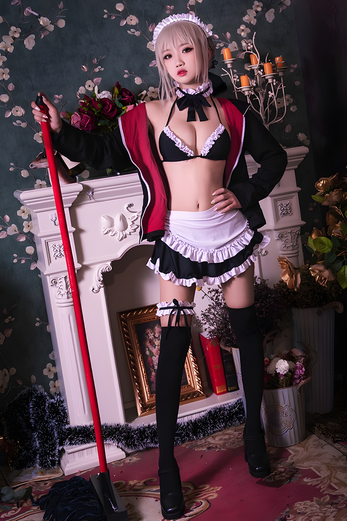 性感女仆鬼畜瑶半身赤裸写真集：视觉与艺术的完美结合