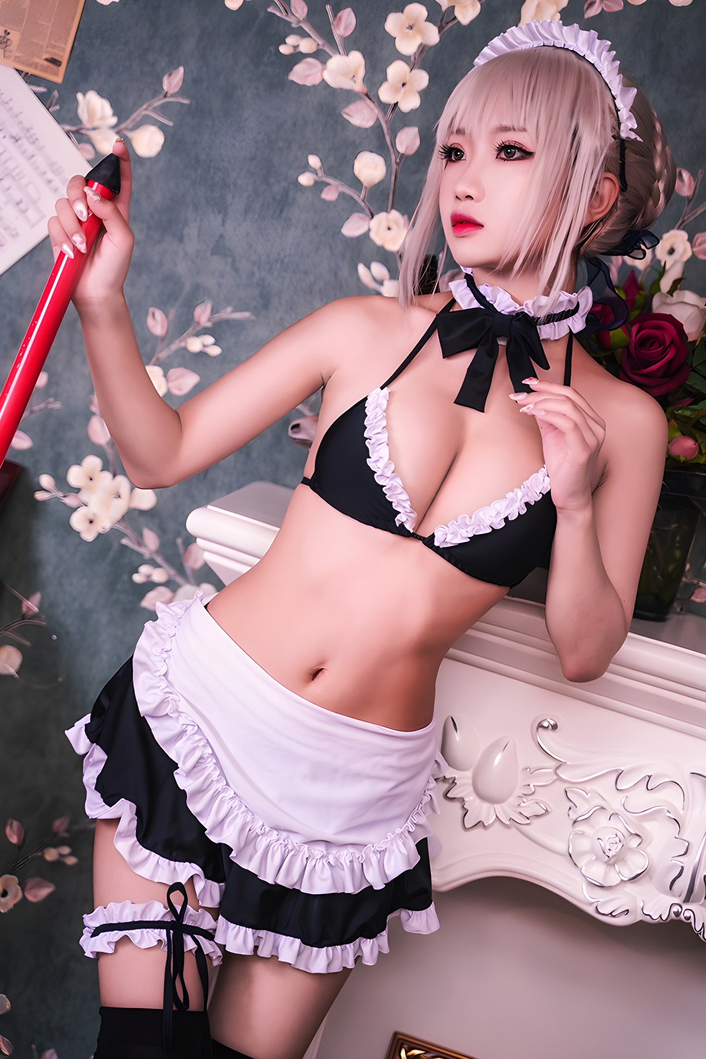 性感女仆鬼畜瑶半身赤裸写真集：视觉与艺术的完美结合