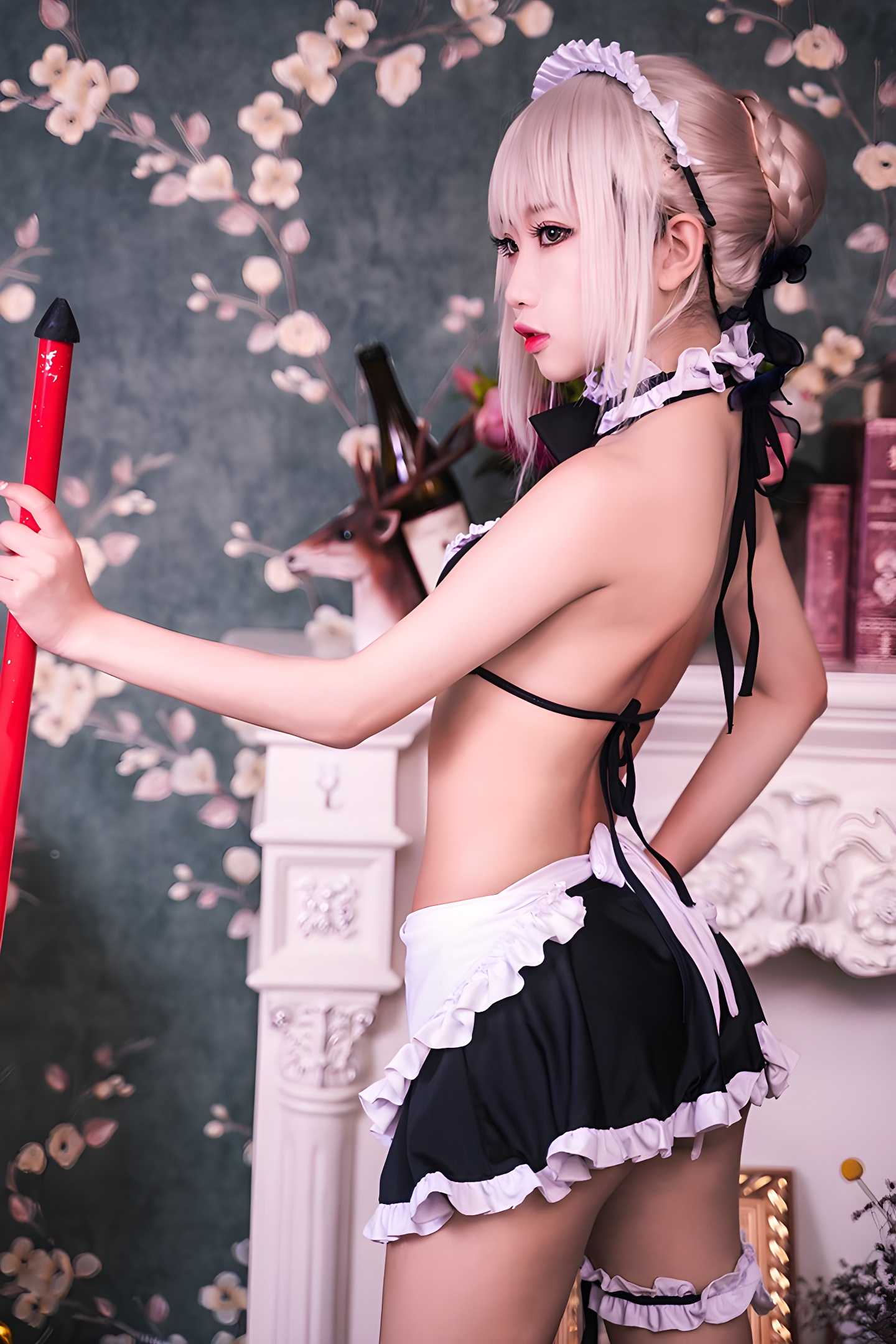 性感女仆鬼畜瑶半身赤裸写真集：视觉与艺术的完美结合