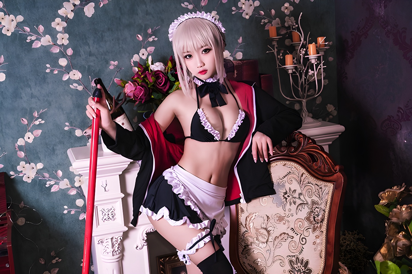 性感女仆鬼畜瑶半身赤裸写真集：视觉与艺术的完美结合