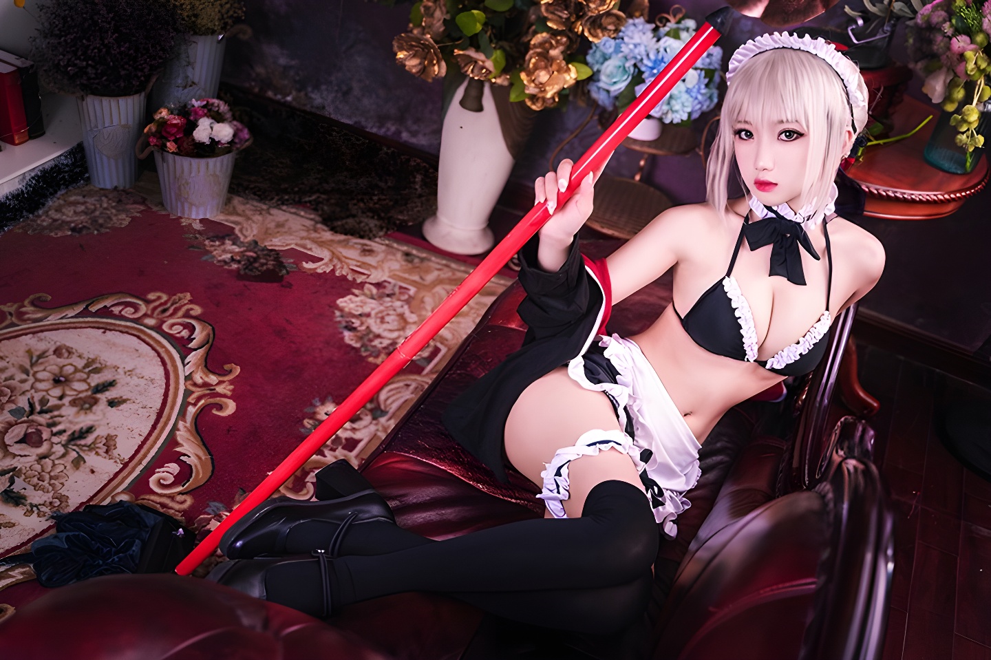 性感女仆鬼畜瑶半身赤裸写真集：视觉与艺术的完美结合