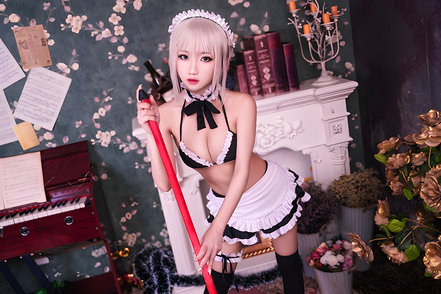 性感女仆鬼畜瑶半身赤裸写真集：视觉与艺术的完美结合