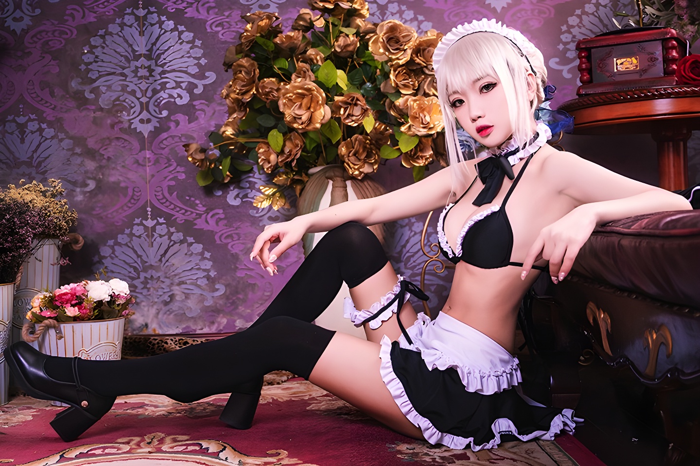 性感女仆鬼畜瑶半身赤裸写真集：视觉与艺术的完美结合