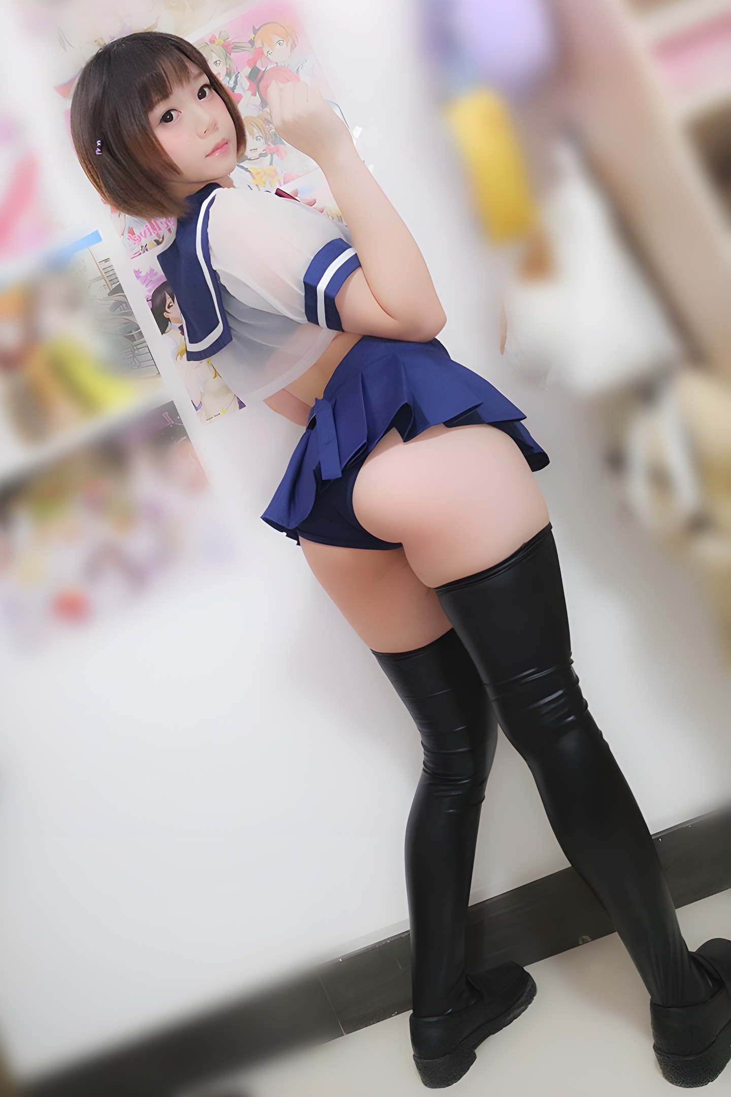 微胖小嫩模肉感身材与蜜汁丰臀的时尚魅力