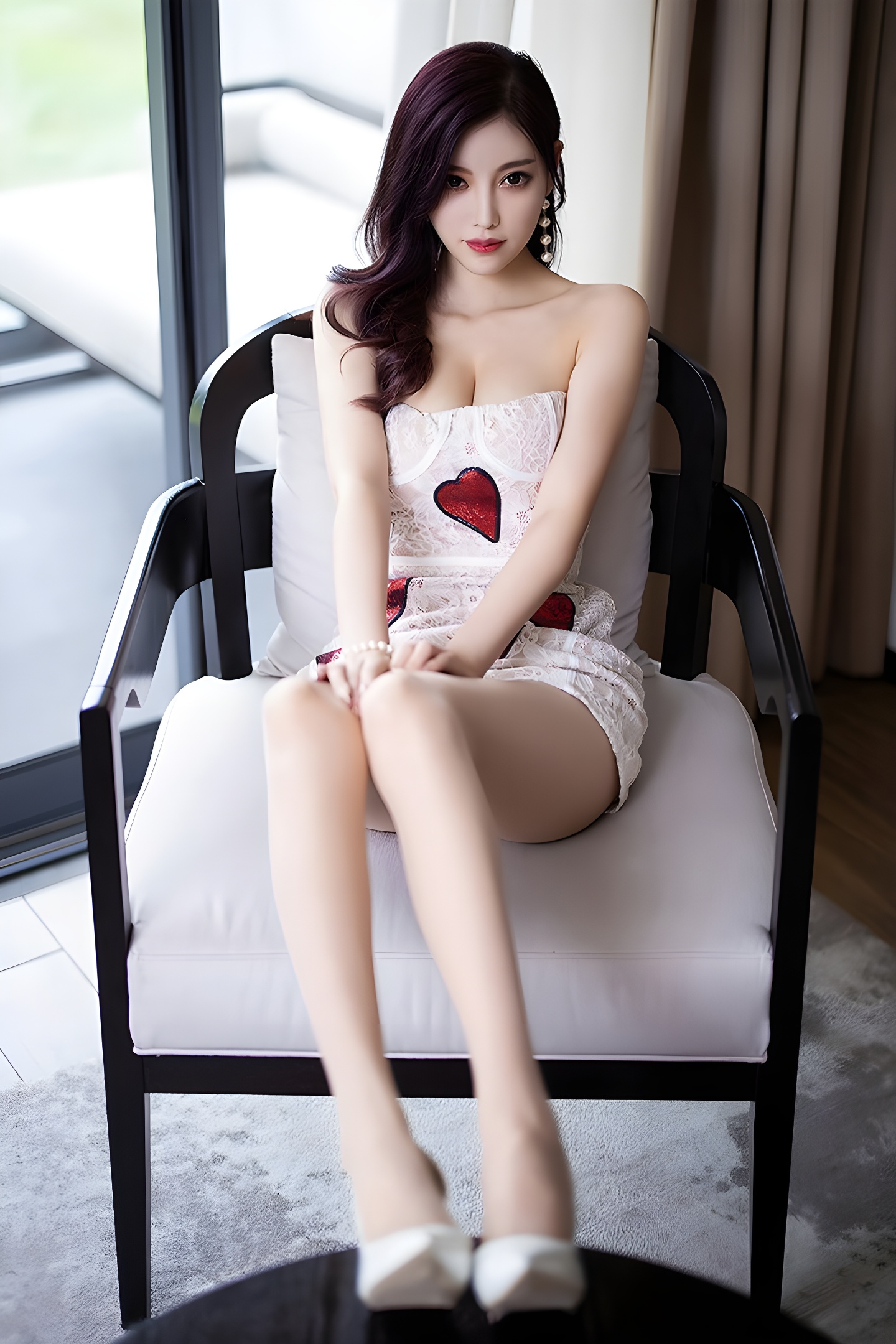 绝美女神杨晨晨：肉丝包臀深沟造型，尽显性感魅力