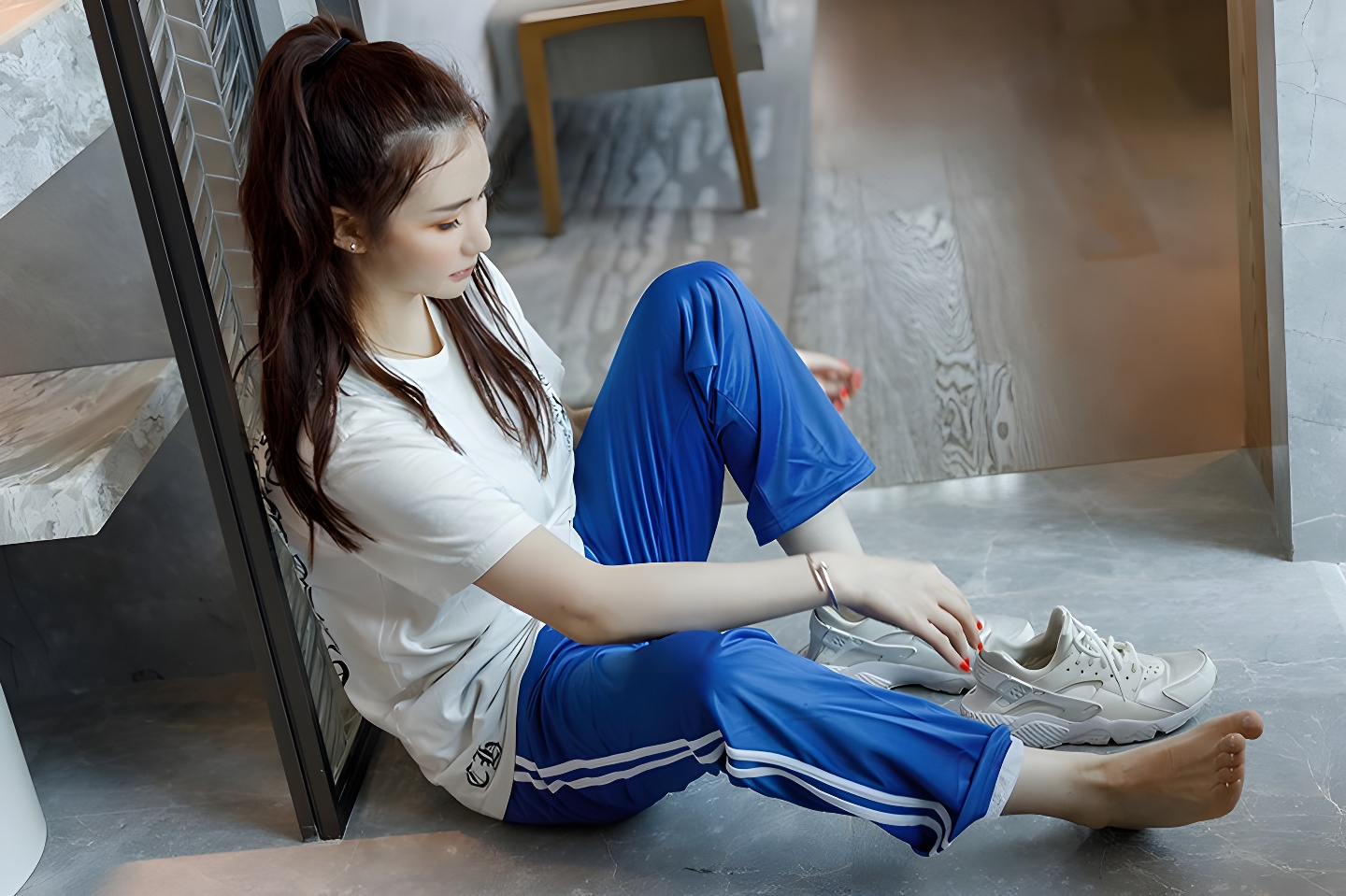 宝藏学生妹Evon：校服下的清纯与性感碰撞