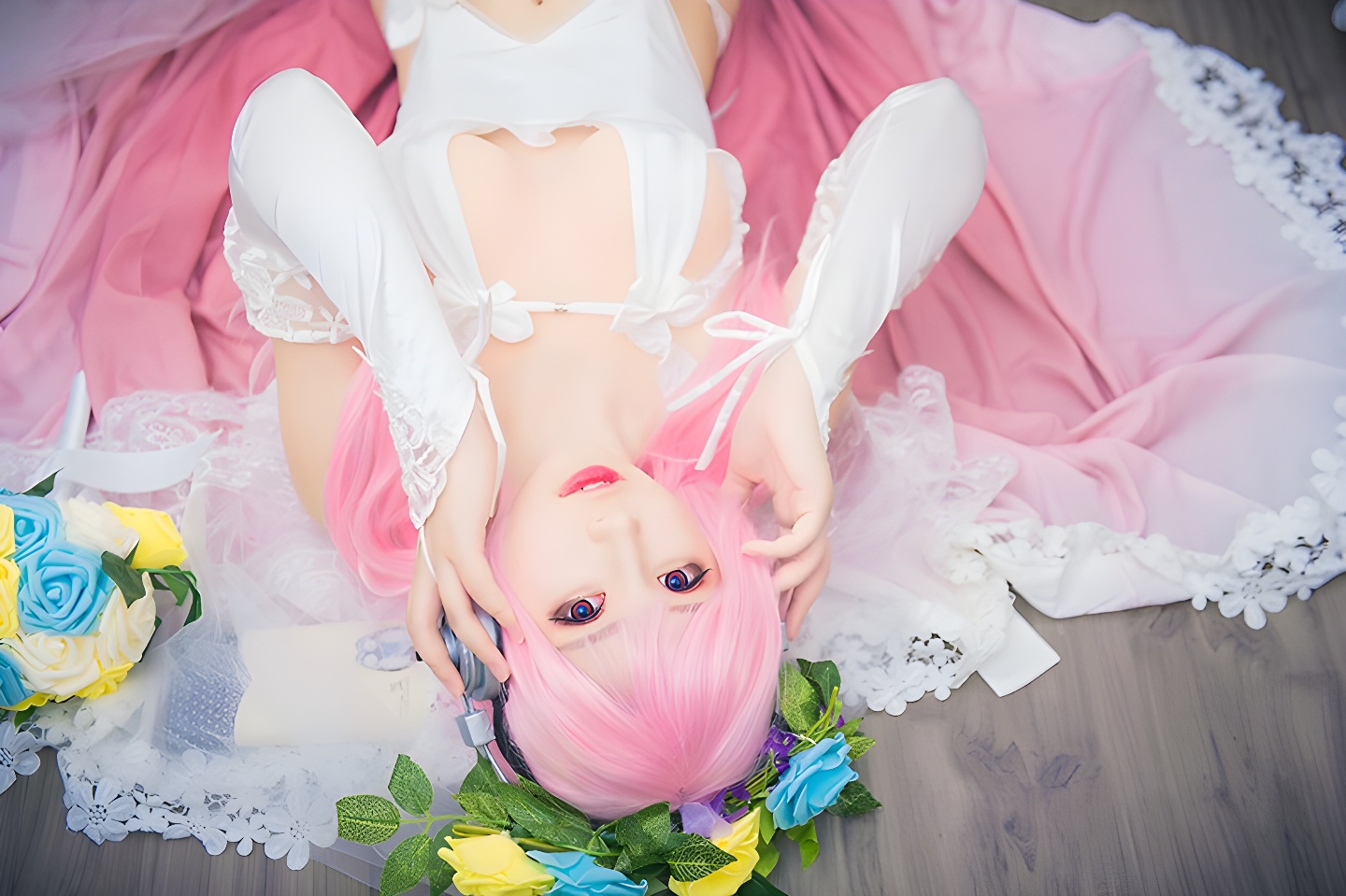 花花仙子小酥酱白丝高跟美乳侧漏：时尚与性感的完美结合