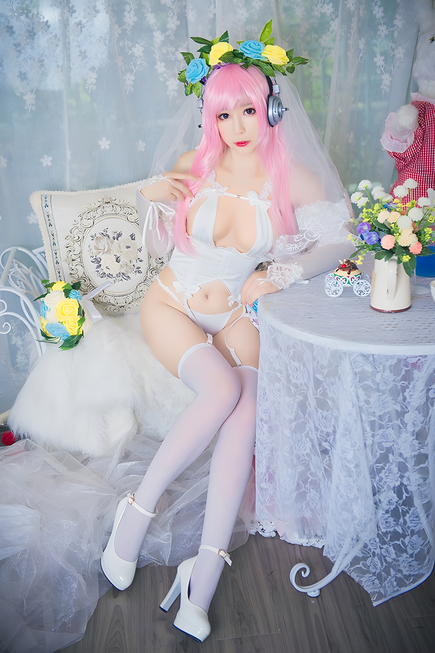 花花仙子小酥酱白丝高跟美乳侧漏：时尚与性感的完美结合