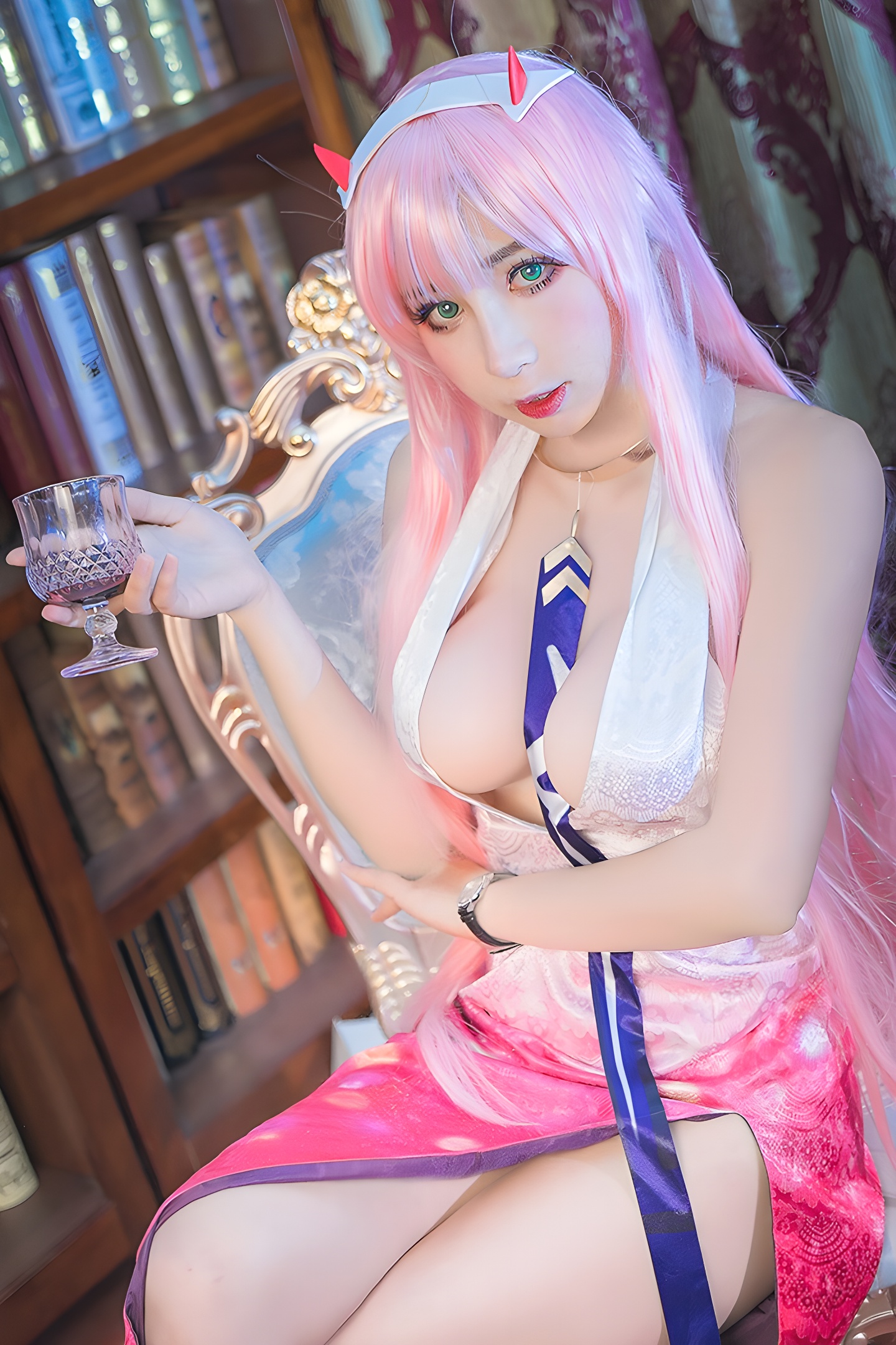 性感COS小酥酱美腿深沟写真集：可爱与性感的完美结合