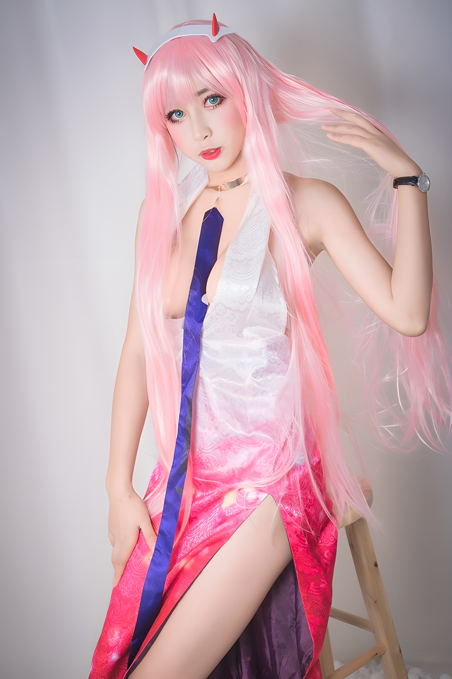 性感COS小酥酱美腿深沟写真集：可爱与性感的完美结合