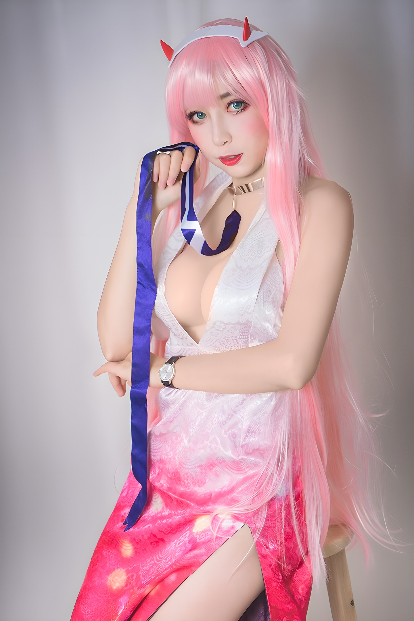 性感COS小酥酱美腿深沟写真集：可爱与性感的完美结合