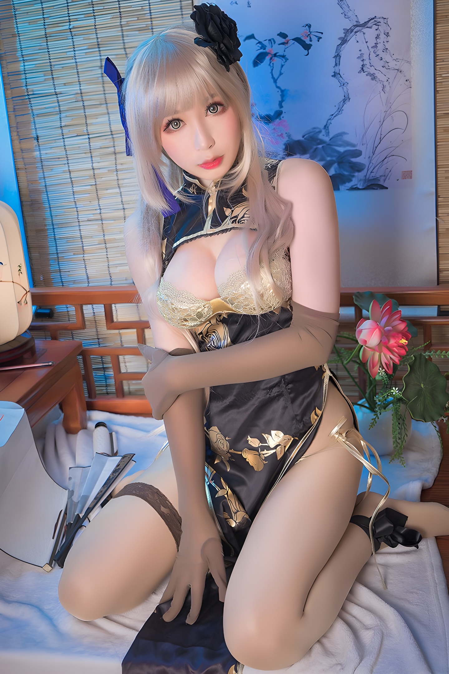 小酥酱COS美图：美腿深沟展现可爱可口魅力