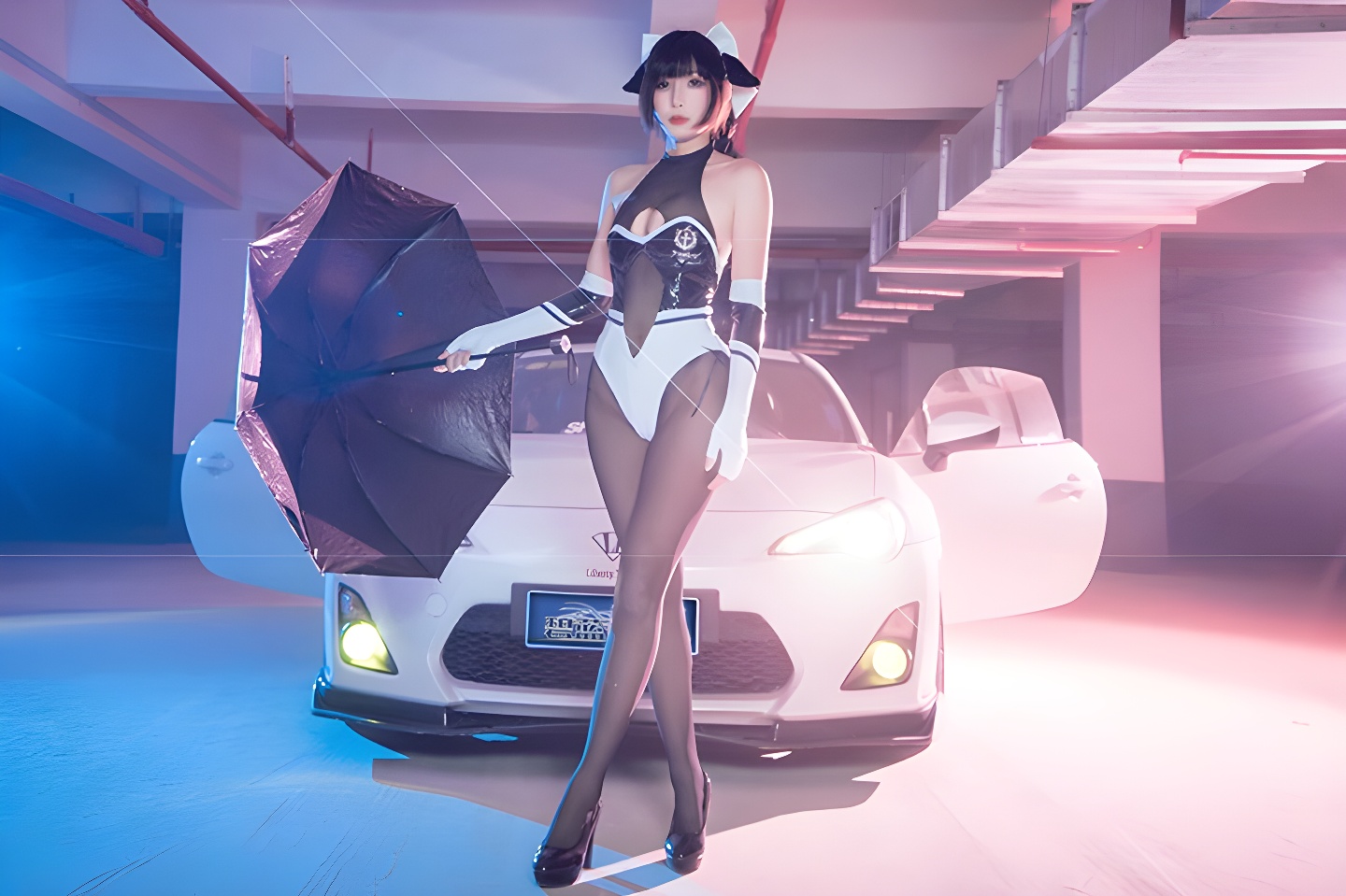 小酥酱COS美图：美腿深沟展现可爱可口魅力