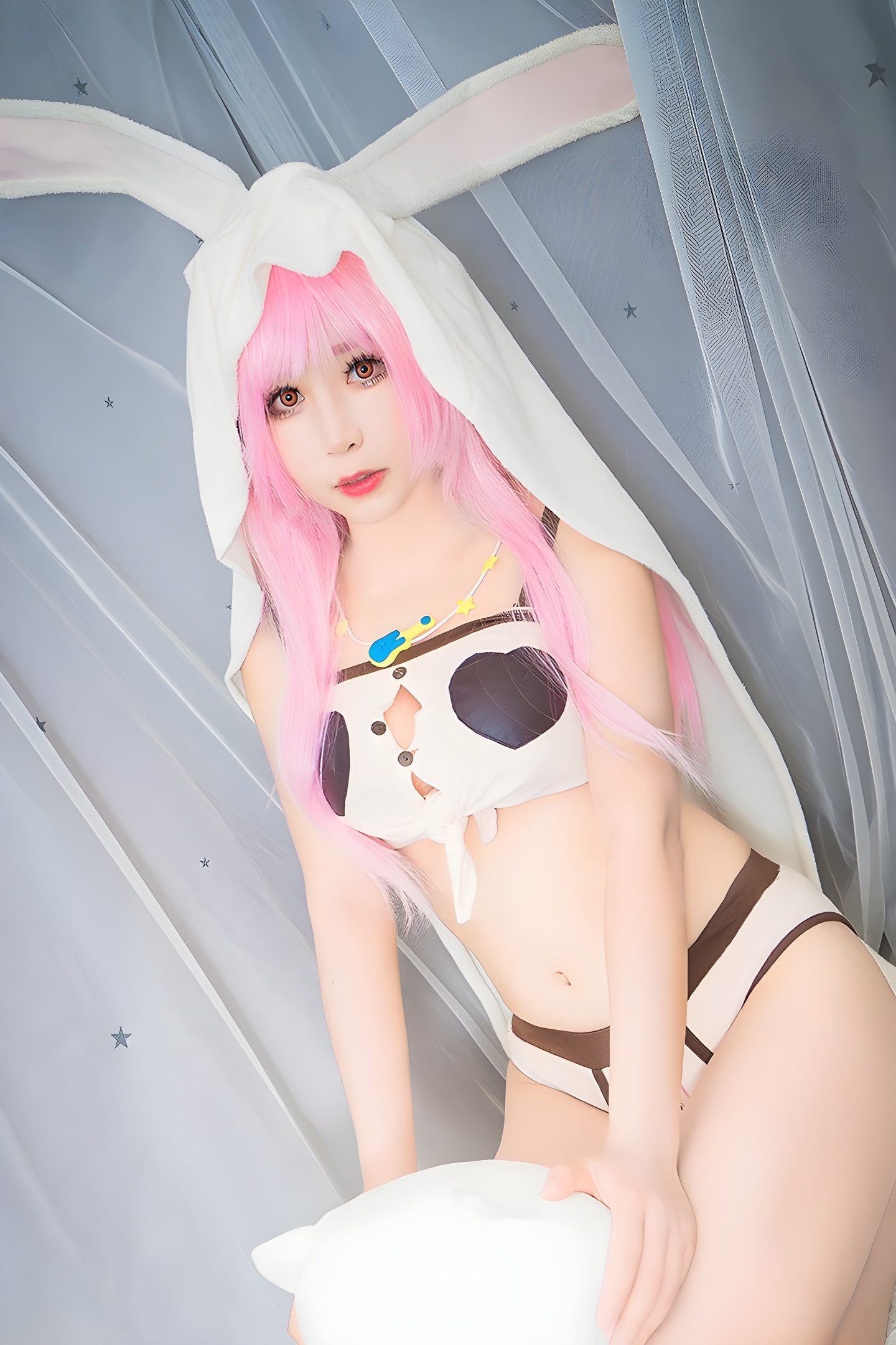 小酥酱COS美图：美腿深沟展现可爱可口魅力