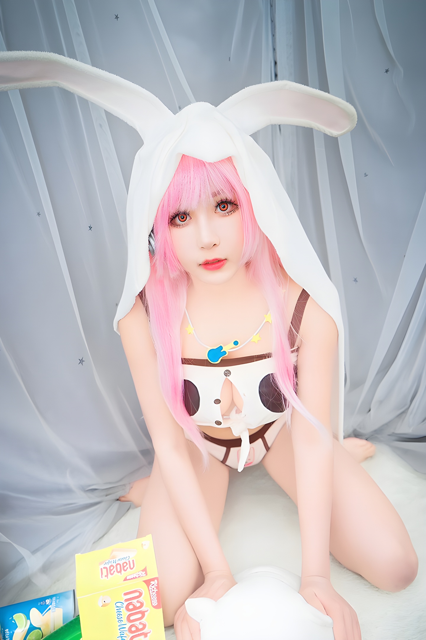 小酥酱COS美图：美腿深沟展现可爱可口魅力