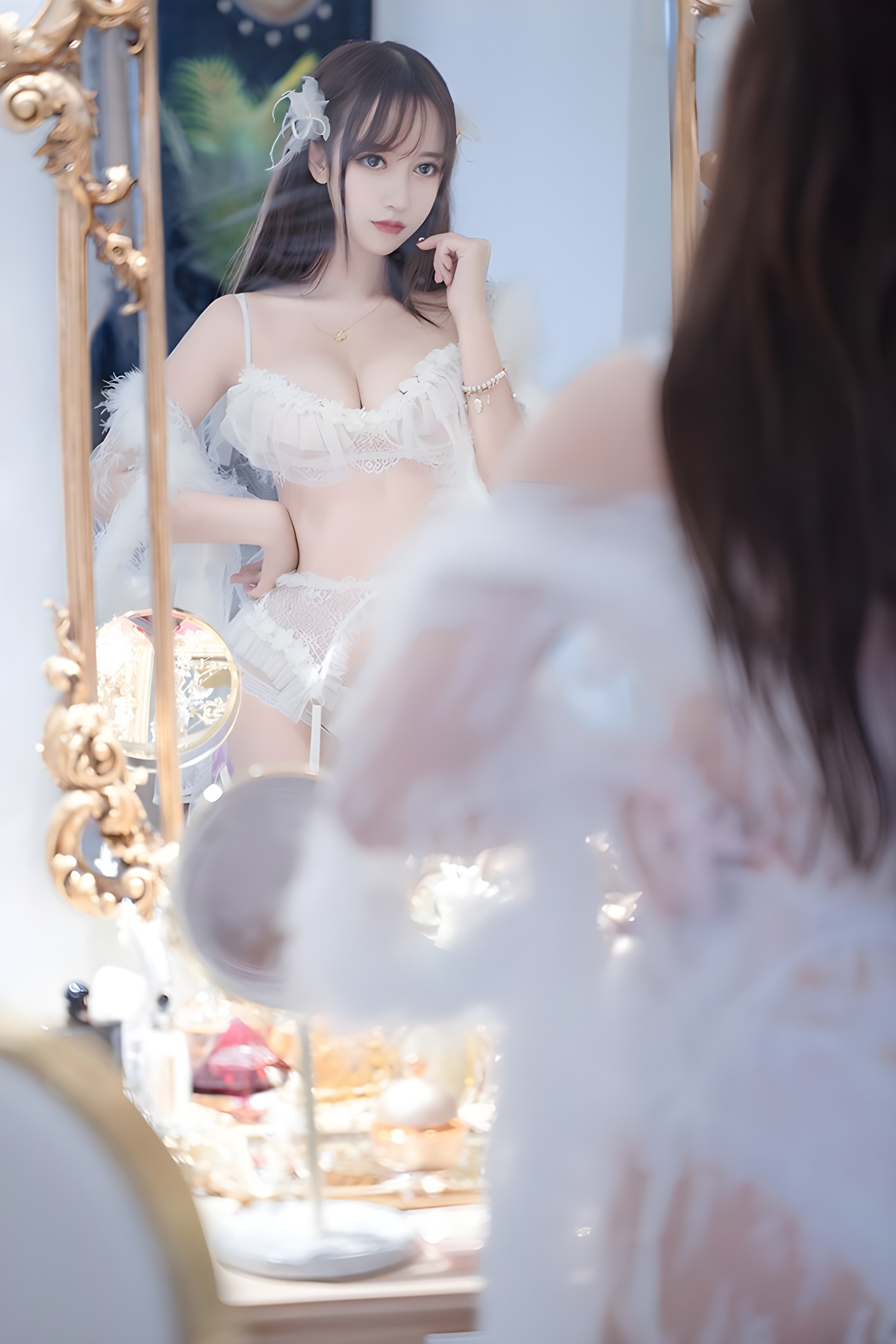 蜜汁少女米线线梦幻睡衣写真，尽显优雅身材曲线