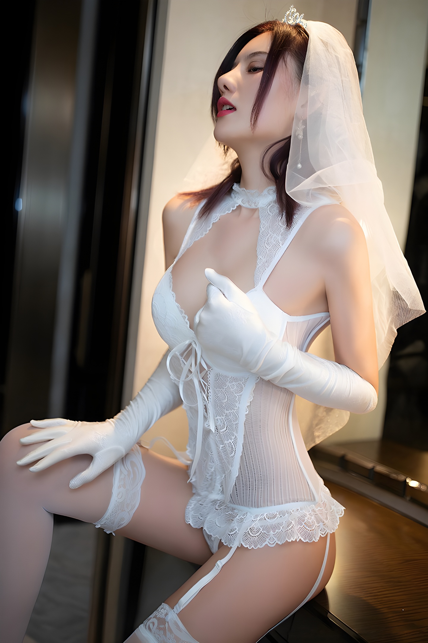 风骚新娘阿朱蕾丝吊带造型：性感与优雅的完美结合