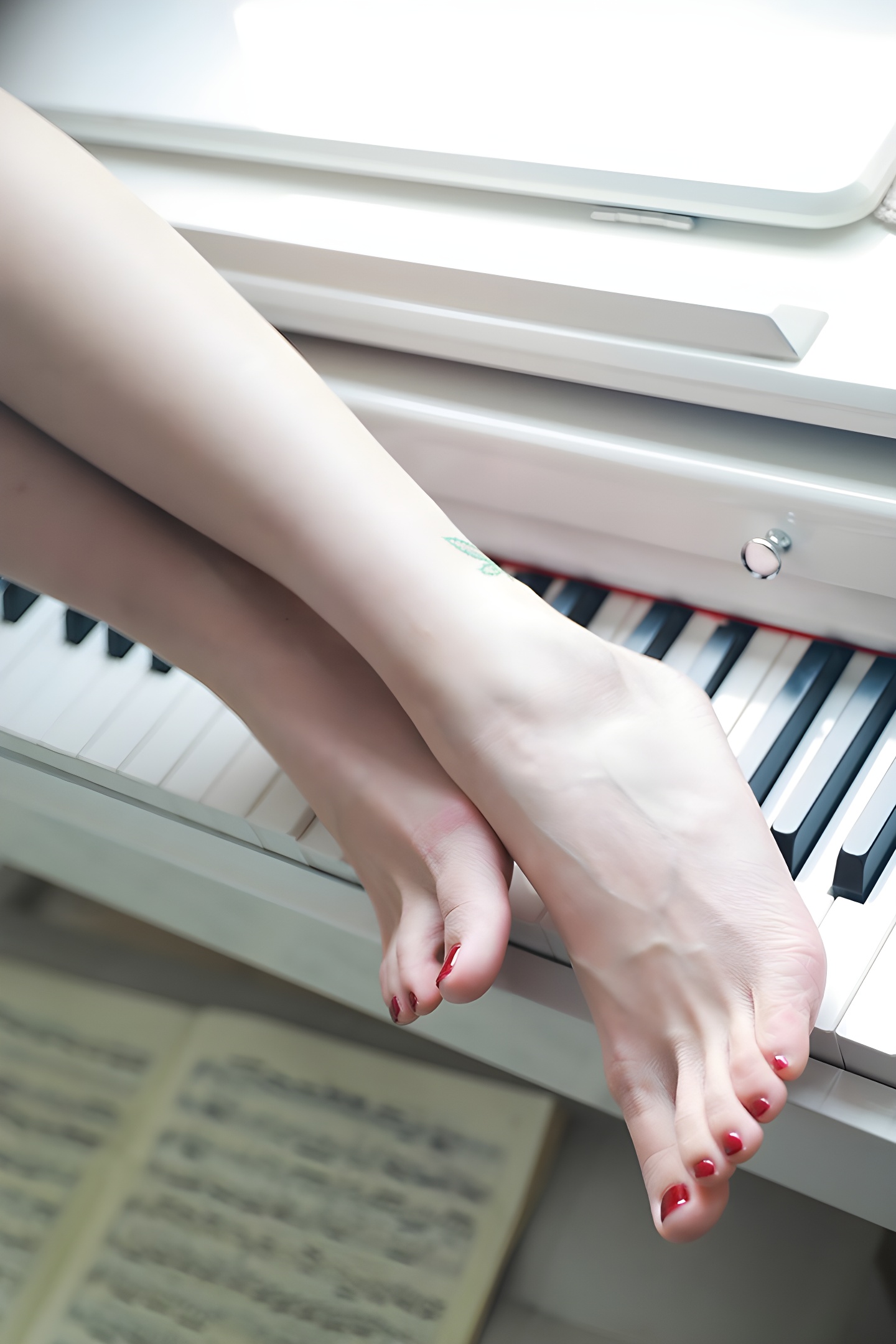 安然绝美写真：白皙美乳与长腿的极致诱惑