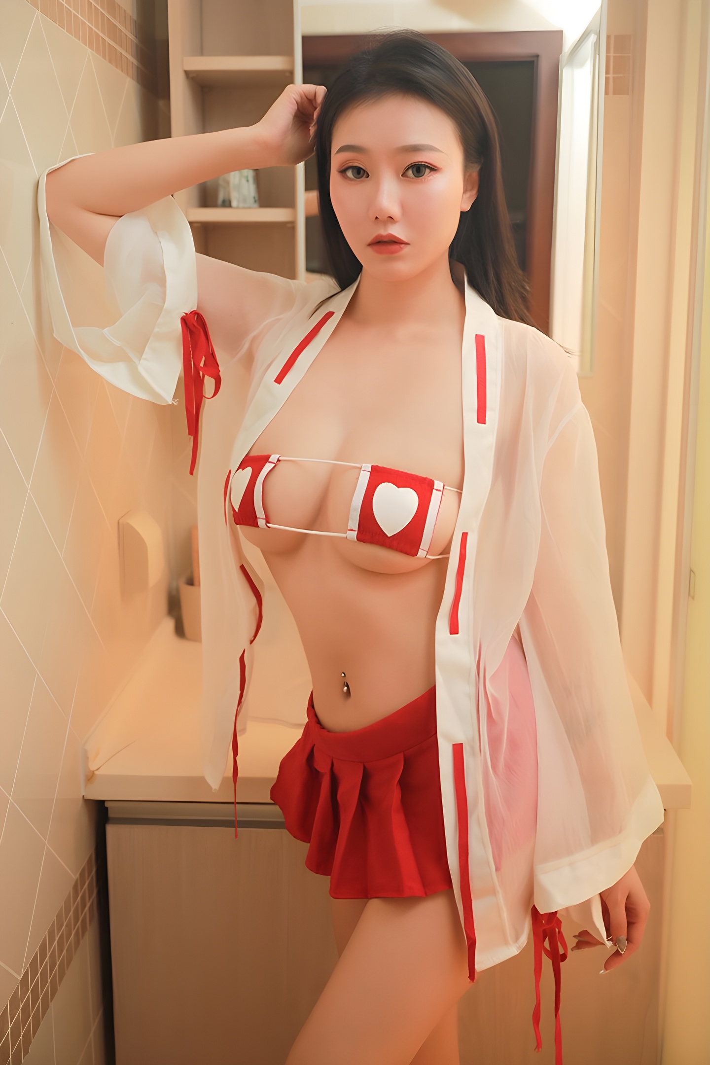 人妻安然性感大片：丝滑顺手展现成熟魅力