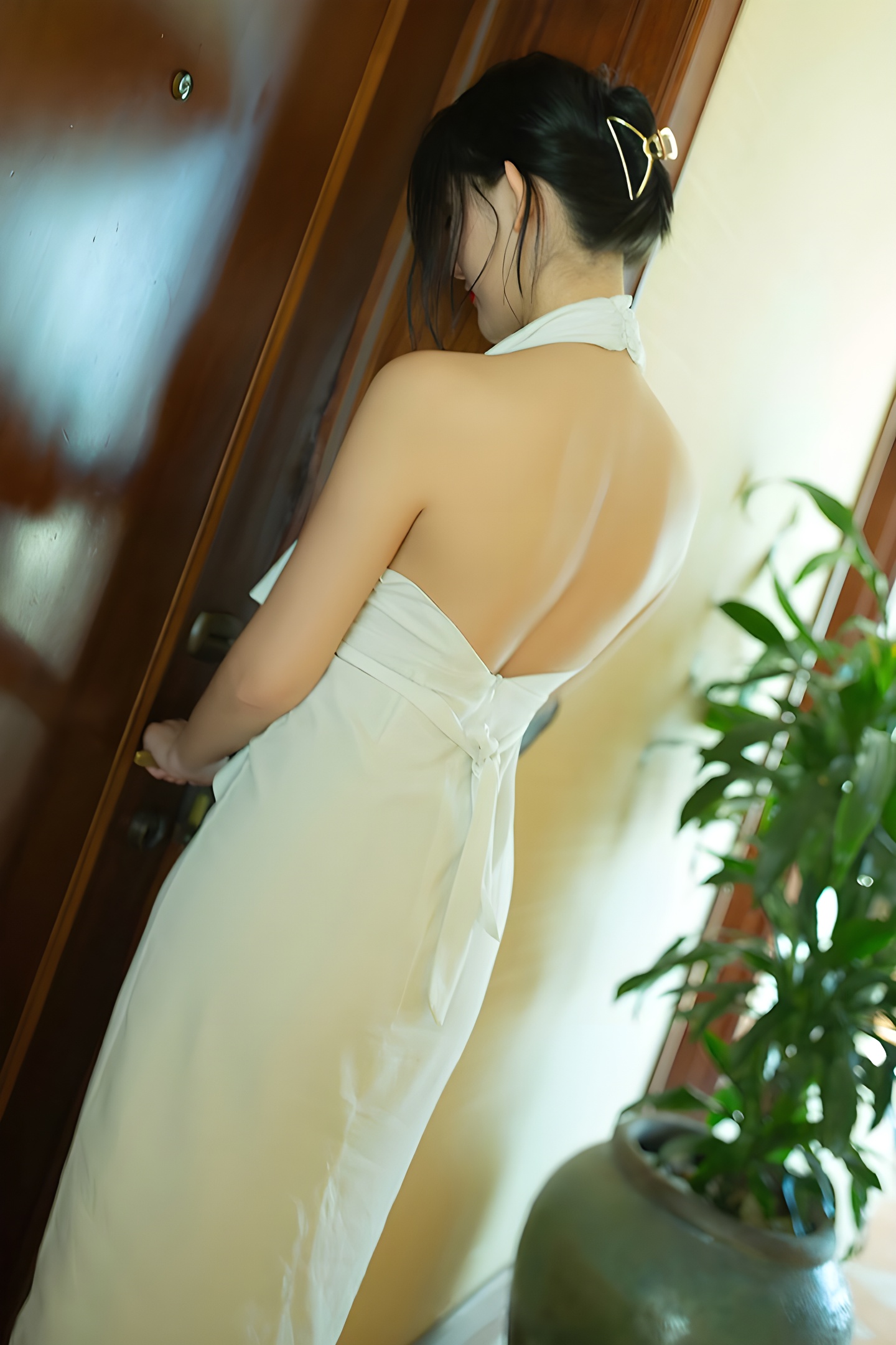 阿朱性感肉丝美脚，代言风采夺人魄