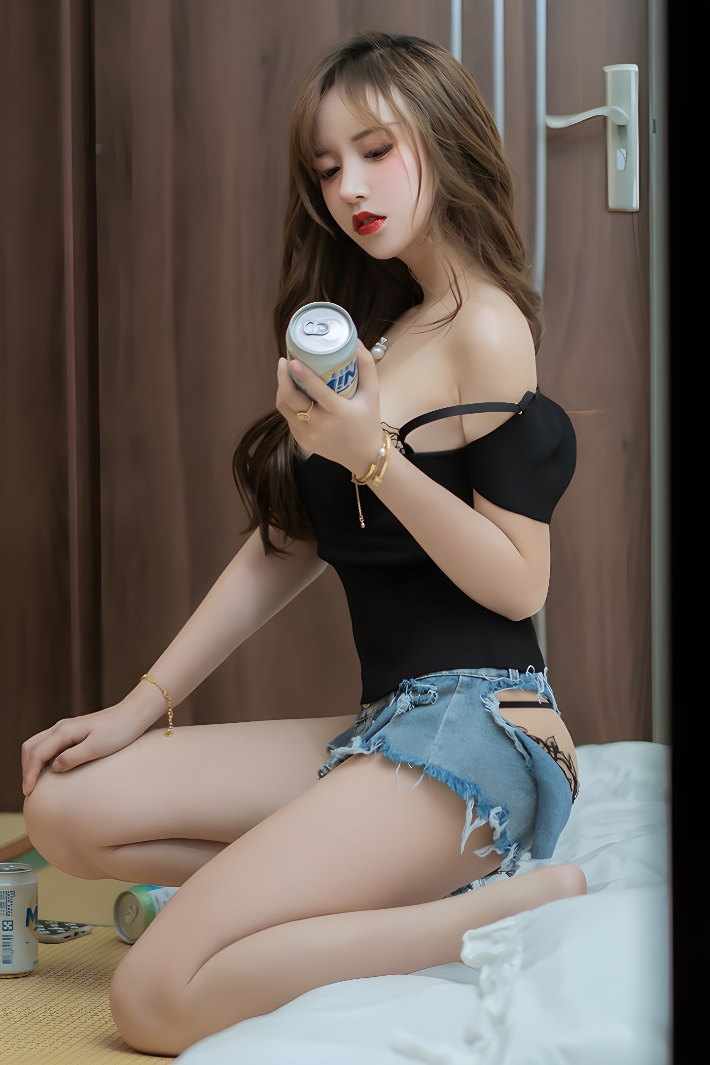 蜜桃小妹米线线蛇臀蜂腰醉酒写真集：自然流露的性感与自信