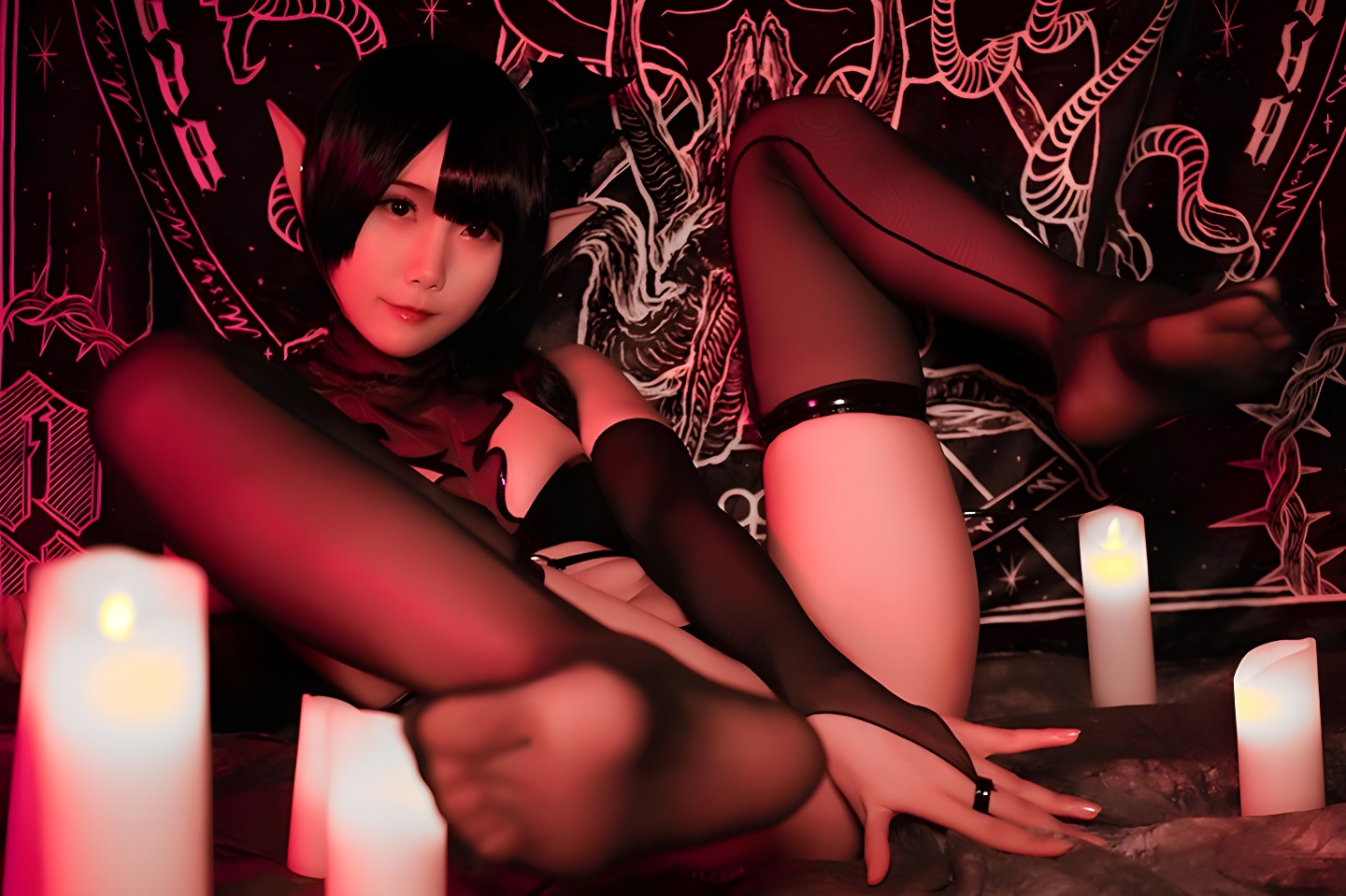 晓美嫣的萝莉恶魔魅力：蜜汁微乳与风骚蚀骨的视觉盛宴