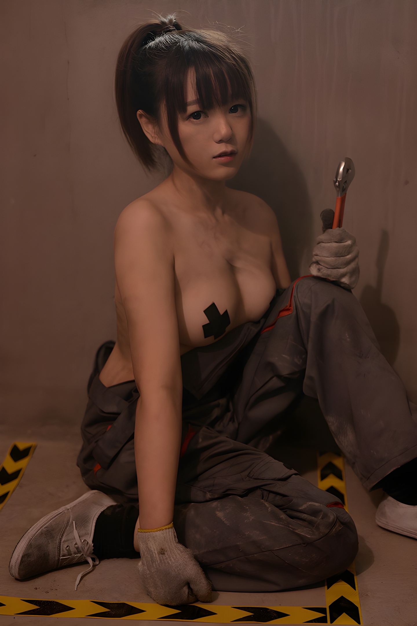 苦力少女肉肉裸身捆绑调教：揭示社会不公的视觉叙事