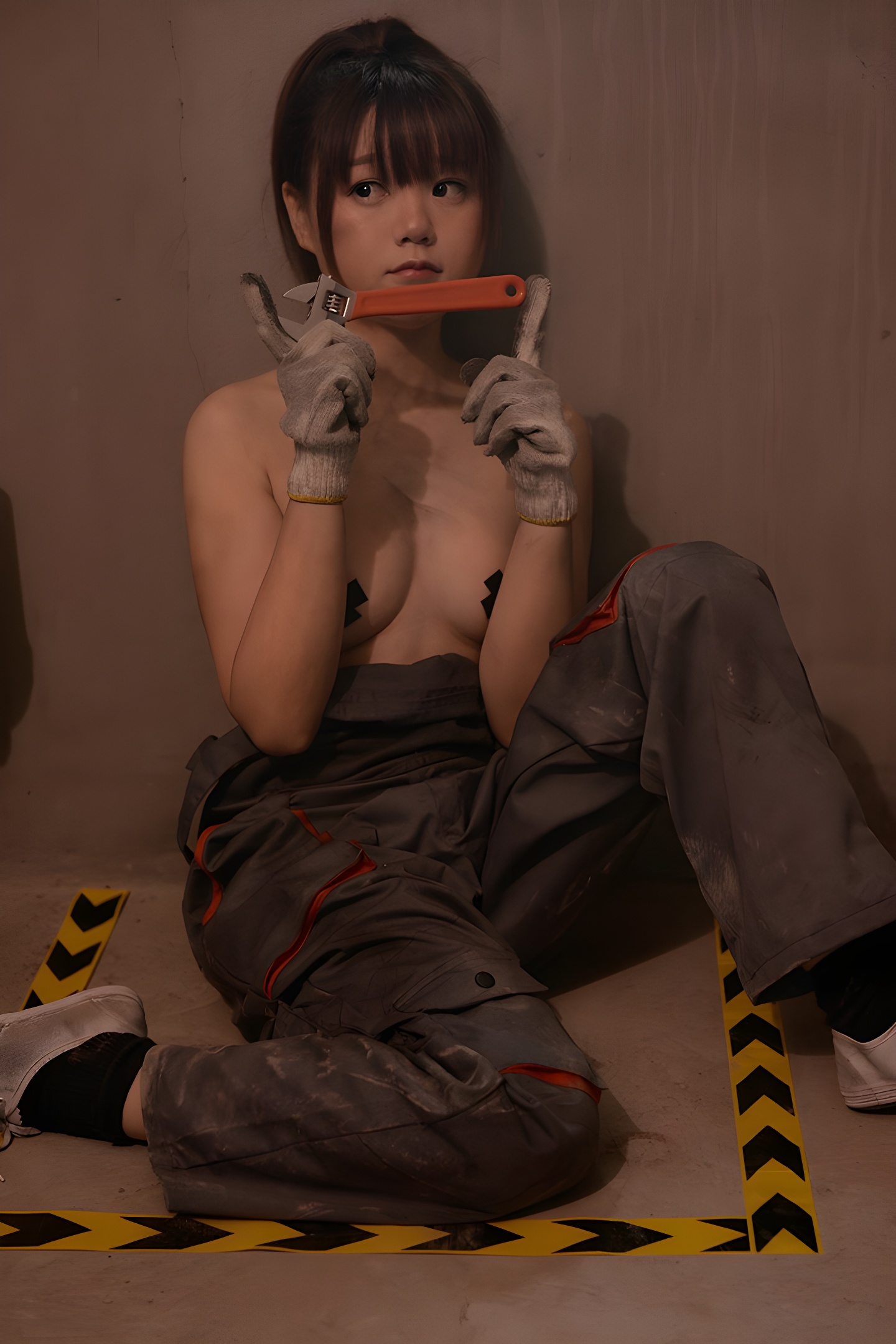 苦力少女肉肉裸身捆绑调教：揭示社会不公的视觉叙事